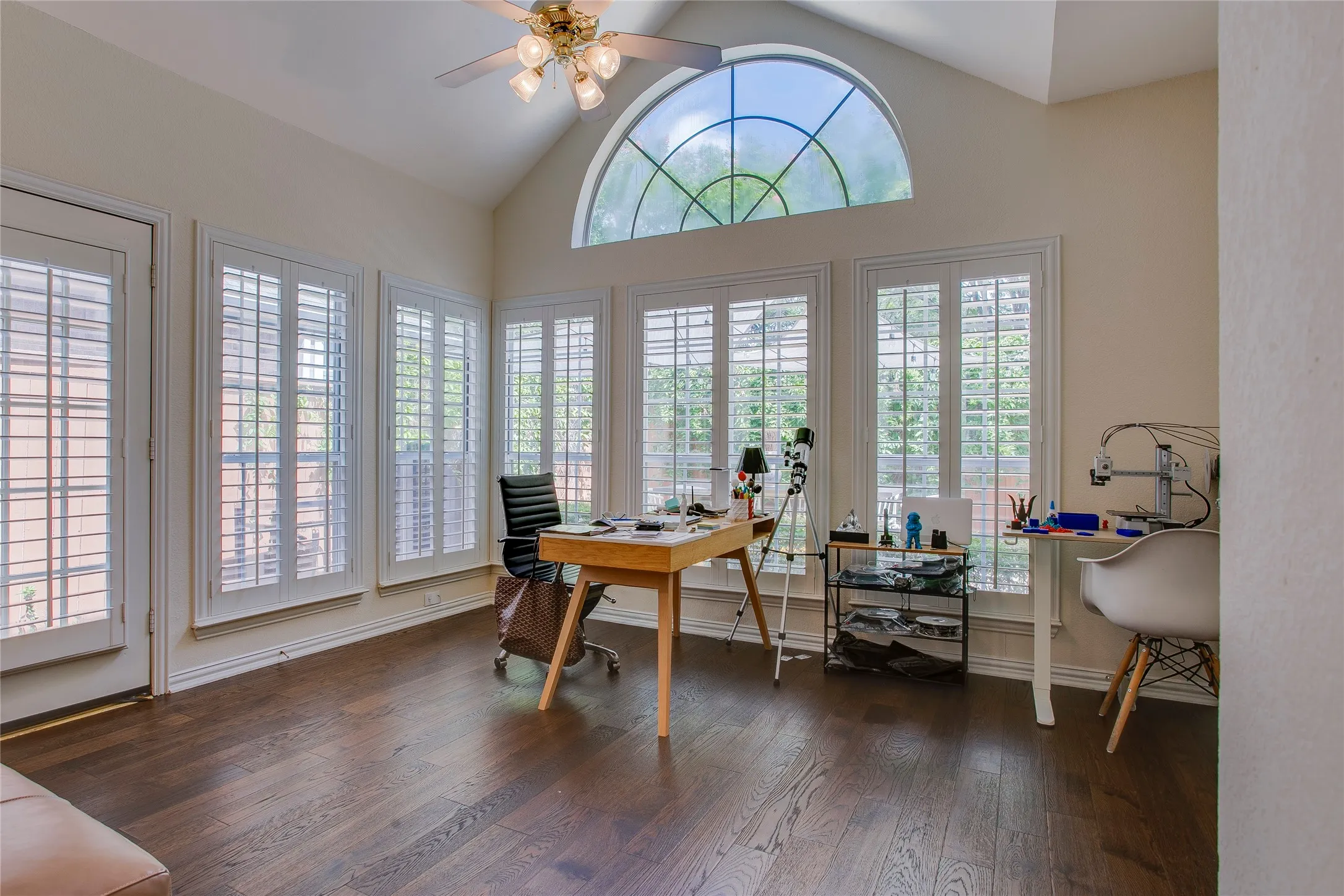 Single Family Residence For Rent in Dallas County , 14628 Dickenson Court, Addison, Texas 75001, 3 Bedroom, 3 Bathroom, 2 Garage spaces, 2,630 Sqft, built in 1995, mls#21334685, Real Estate Agent in Addison, Homes For Rent in Dallas county, Homes For Rent in Addison, Realtor in Addison Texas, Real Estate Brokerage Independent Realty Texas, Luminita Cordes Realtor