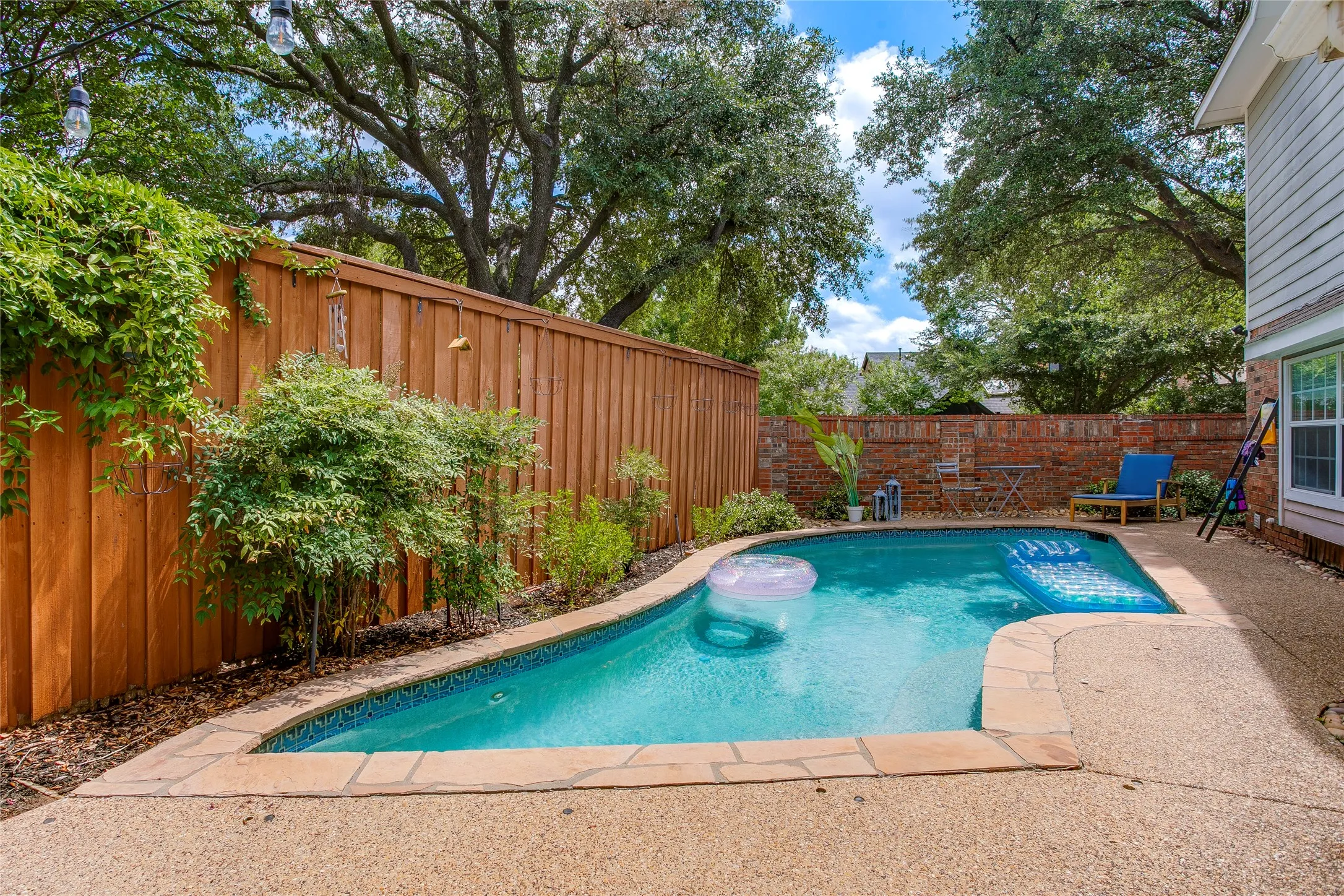Single Family Residence For Rent in Dallas County , 14628 Dickenson Court, Addison, Texas 75001, 3 Bedroom, 3 Bathroom, 2 Garage spaces, 2,630 Sqft, built in 1995, mls#21334685, Real Estate Agent in Addison, Homes For Rent in Dallas county, Homes For Rent in Addison, Realtor in Addison Texas, Real Estate Brokerage Independent Realty Texas, Luminita Cordes Realtor