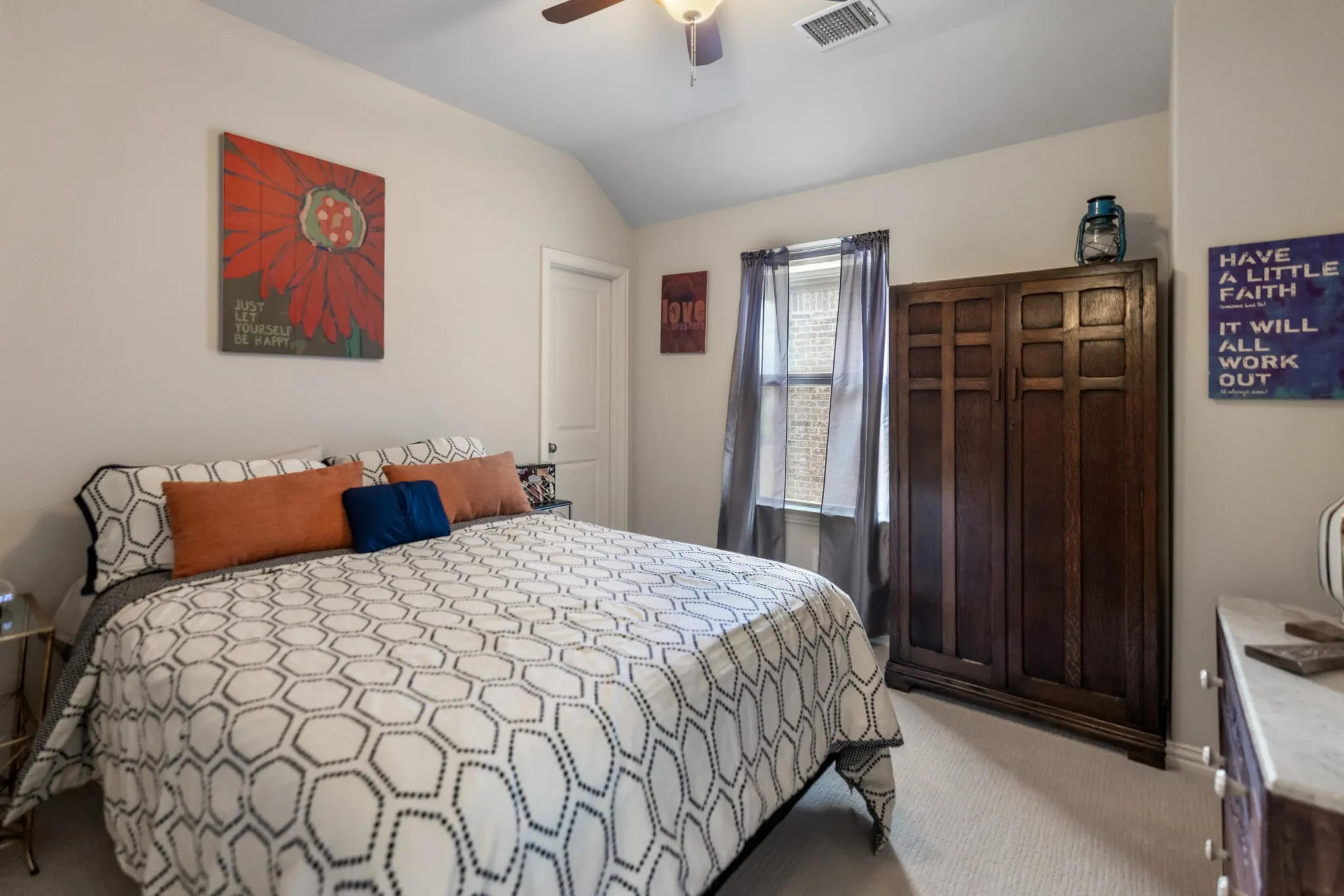 Carpeted room featuring a window with blinds, a ceiling fan, and an alcove ceiling