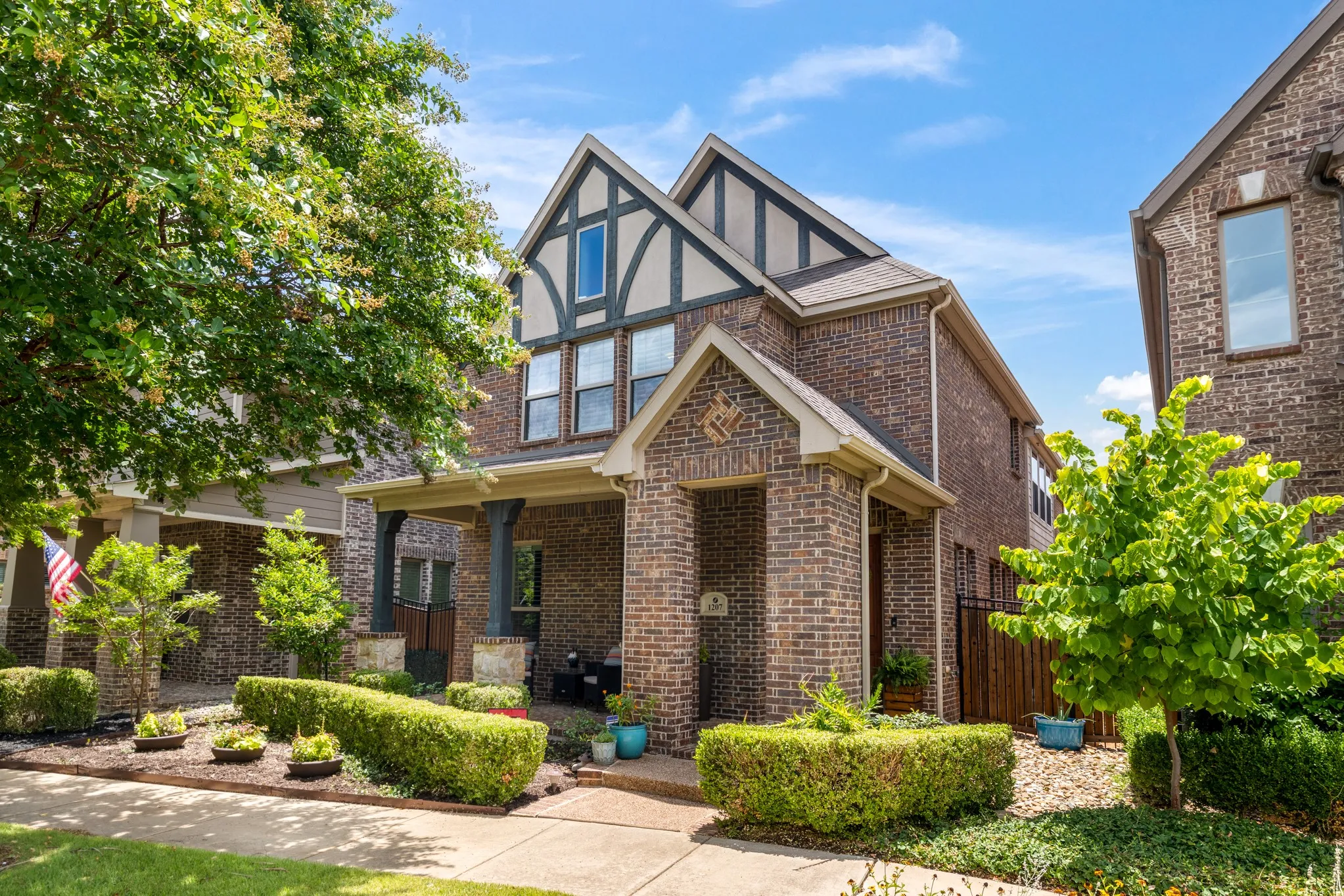 Single Family Residence For Sale in Tarrant County , 1207 Harris Hawk Way, Arlington, Texas 76005, 3 Bedroom, 3 Bathroom, 2 Garage spaces, 2,336 Sqft, built in 2015, mls#21333852, Real Estate Agent in Arlington, Homes For Sale in Tarrant county, Homes For Sale in Arlington, Realtor in Arlington Texas, Real Estate Brokerage Independent Realty Texas, Luminita Cordes Realtor