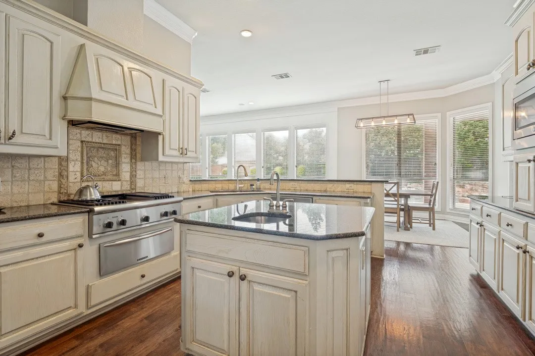 Single Family Residence For Sale in Tarrant County , 8 Hidden Lake Court, Mansfield, Texas 76063, 4 Bedroom, 4 Bathroom, 3 Garage spaces, 4,476 Sqft, built in 1999, mls#21330821, Real Estate Agent in Mansfield, Homes For Sale in Tarrant county, Homes For Sale in Mansfield, Realtor in Mansfield Texas, Real Estate Brokerage Independent Realty Texas, Luminita Cordes Realtor