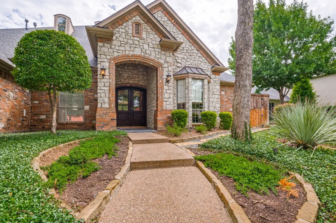 Single Family Residence For Sale in Tarrant County , 8 Hidden Lake Court, Mansfield, Texas 76063, 4 Bedroom, 4 Bathroom, 3 Garage spaces, 4,476 Sqft, built in 1999, mls#21330821, Real Estate Agent in Mansfield, Homes For Sale in Tarrant county, Homes For Sale in Mansfield, Realtor in Mansfield Texas, Real Estate Brokerage Independent Realty Texas, Luminita Cordes Realtor