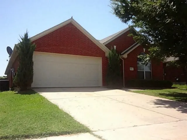 Single Family Residence For Rent in Collin County , 6912 Longhorn Trail, Frisco, Texas 75034, 3 Bedroom, 2 Bathroom, 2 Garage spaces, 2,157 Sqft, built in 2001, mls#21334885, Real Estate Agent in Frisco, Homes For Rent in Collin county, Homes For Rent in Frisco, Realtor in Frisco Texas, Real Estate Brokerage Independent Realty Texas, Luminita Cordes Realtor