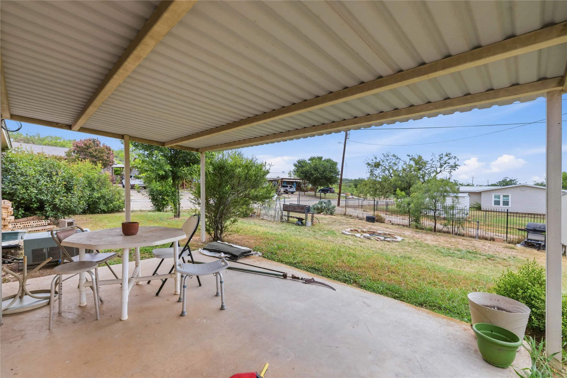 Single Family Residence For Sale in Coleman County , 908 W 2nd Street, Coleman, Texas 76834, 3 Bedroom, 2 Bathroom, Garage spaces, 1,835 Sqft, built in 1970, mls#21332595, Real Estate Agent in Coleman, Homes For Sale in Coleman county, Homes For Sale in Coleman, Realtor in Coleman Texas, Real Estate Brokerage Independent Realty Texas, Luminita Cordes Realtor