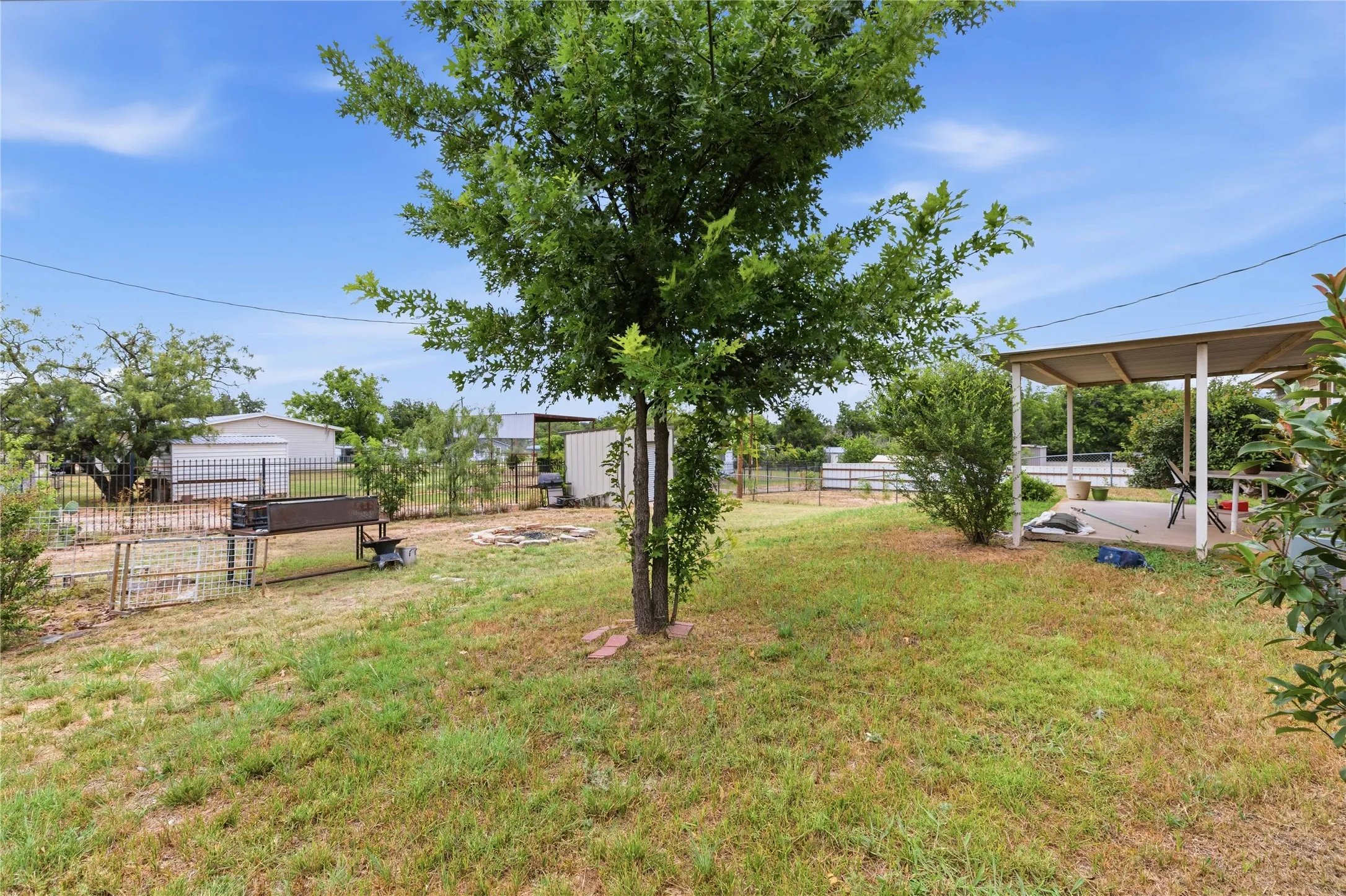 Single Family Residence For Sale in Coleman County , 908 W 2nd Street, Coleman, Texas 76834, 3 Bedroom, 2 Bathroom, Garage spaces, 1,835 Sqft, built in 1970, mls#21332595, Real Estate Agent in Coleman, Homes For Sale in Coleman county, Homes For Sale in Coleman, Realtor in Coleman Texas, Real Estate Brokerage Independent Realty Texas, Luminita Cordes Realtor