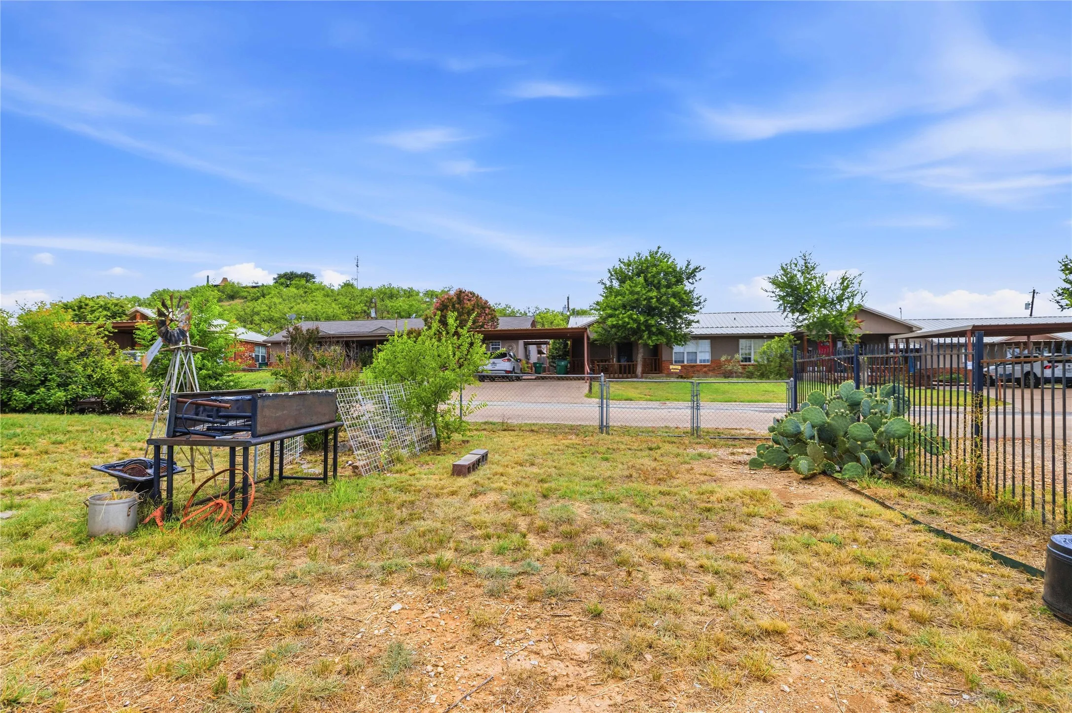 Single Family Residence For Sale in Coleman County , 908 W 2nd Street, Coleman, Texas 76834, 3 Bedroom, 2 Bathroom, Garage spaces, 1,835 Sqft, built in 1970, mls#21332595, Real Estate Agent in Coleman, Homes For Sale in Coleman county, Homes For Sale in Coleman, Realtor in Coleman Texas, Real Estate Brokerage Independent Realty Texas, Luminita Cordes Realtor