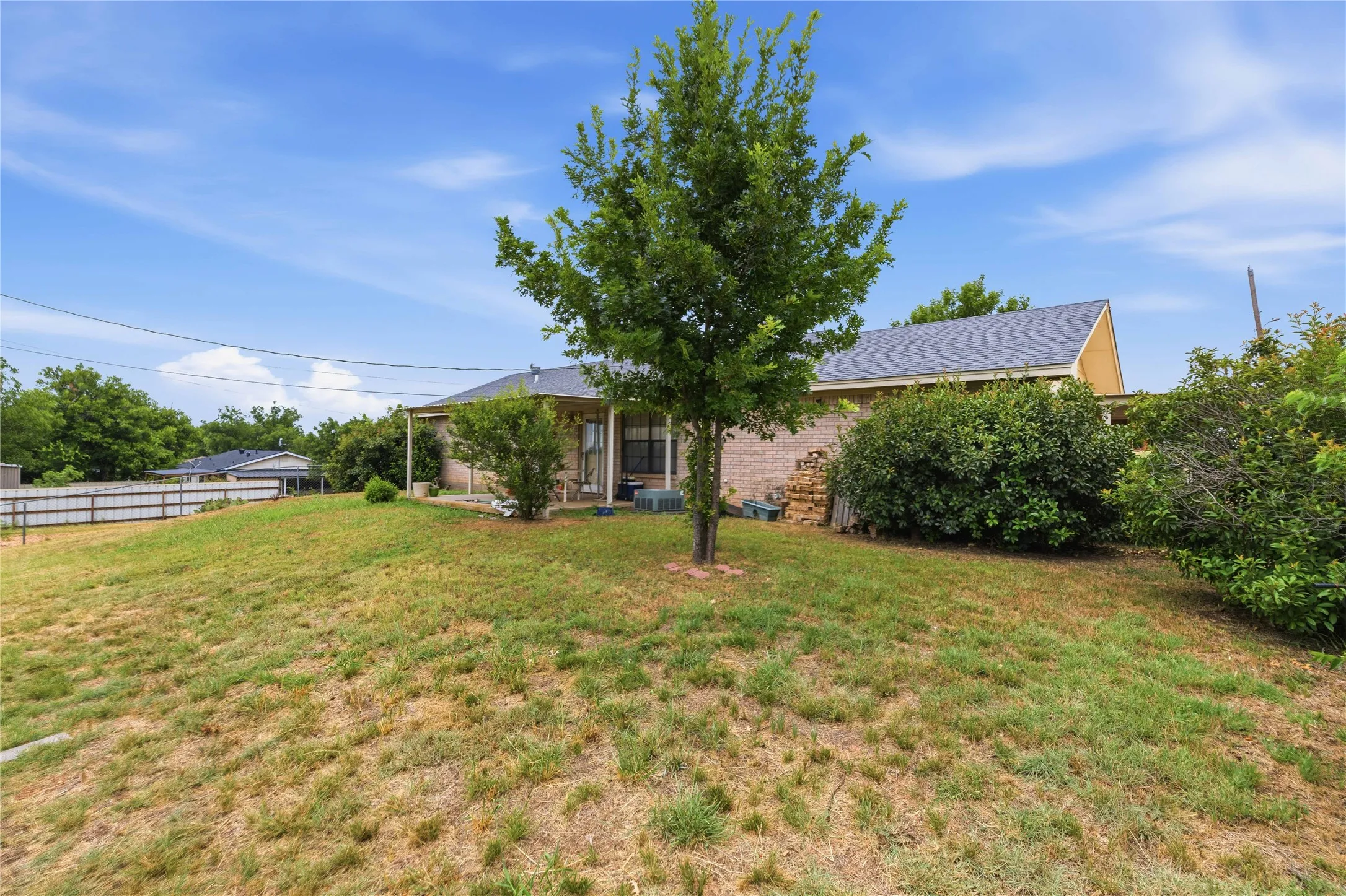 Single Family Residence For Sale in Coleman County , 908 W 2nd Street, Coleman, Texas 76834, 3 Bedroom, 2 Bathroom, Garage spaces, 1,835 Sqft, built in 1970, mls#21332595, Real Estate Agent in Coleman, Homes For Sale in Coleman county, Homes For Sale in Coleman, Realtor in Coleman Texas, Real Estate Brokerage Independent Realty Texas, Luminita Cordes Realtor