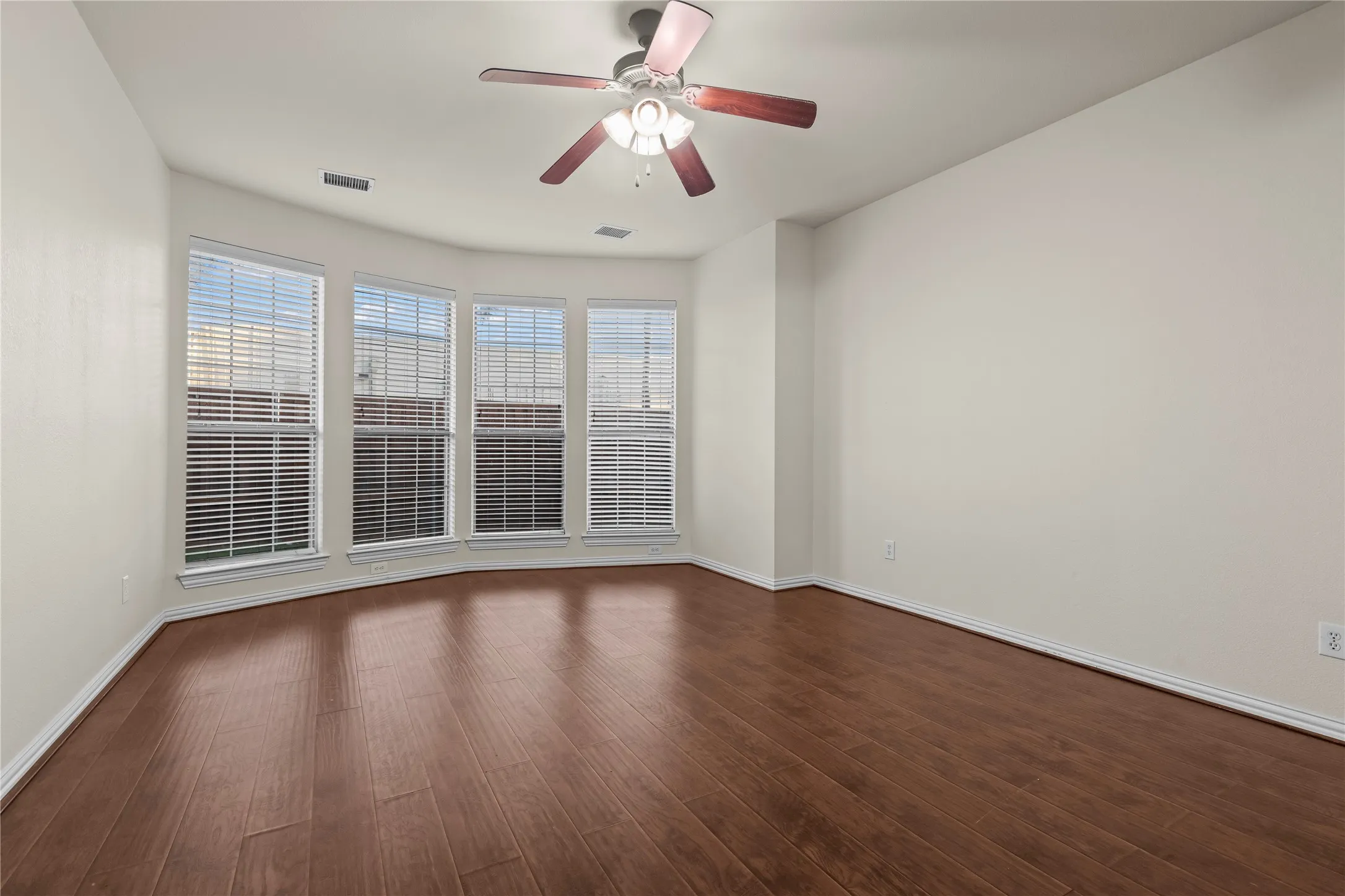 Single Family Residence For Sale in Dallas County , 8302 Munich Drive, Rowlett, Texas 75089, 4 Bedroom, 4 Bathroom, 2 Garage spaces, 3,794 Sqft, built in 2005, mls#21333344, Real Estate Agent in Rowlett, Homes For Sale in Dallas county, Homes For Sale in Rowlett, Realtor in Rowlett Texas, Real Estate Brokerage Independent Realty Texas, Luminita Cordes Realtor