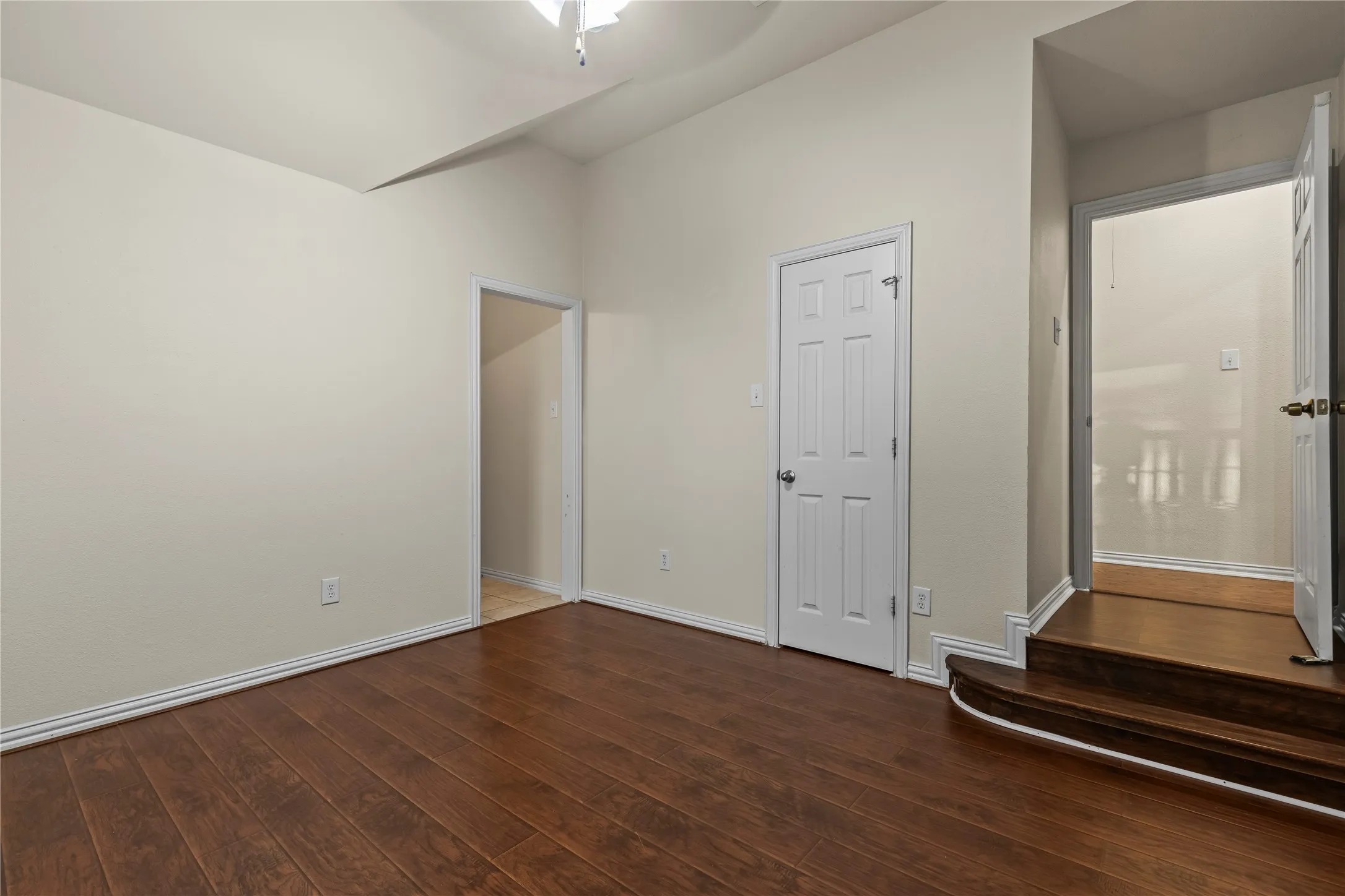 Single Family Residence For Sale in Dallas County , 8302 Munich Drive, Rowlett, Texas 75089, 4 Bedroom, 4 Bathroom, 2 Garage spaces, 3,794 Sqft, built in 2005, mls#21333344, Real Estate Agent in Rowlett, Homes For Sale in Dallas county, Homes For Sale in Rowlett, Realtor in Rowlett Texas, Real Estate Brokerage Independent Realty Texas, Luminita Cordes Realtor