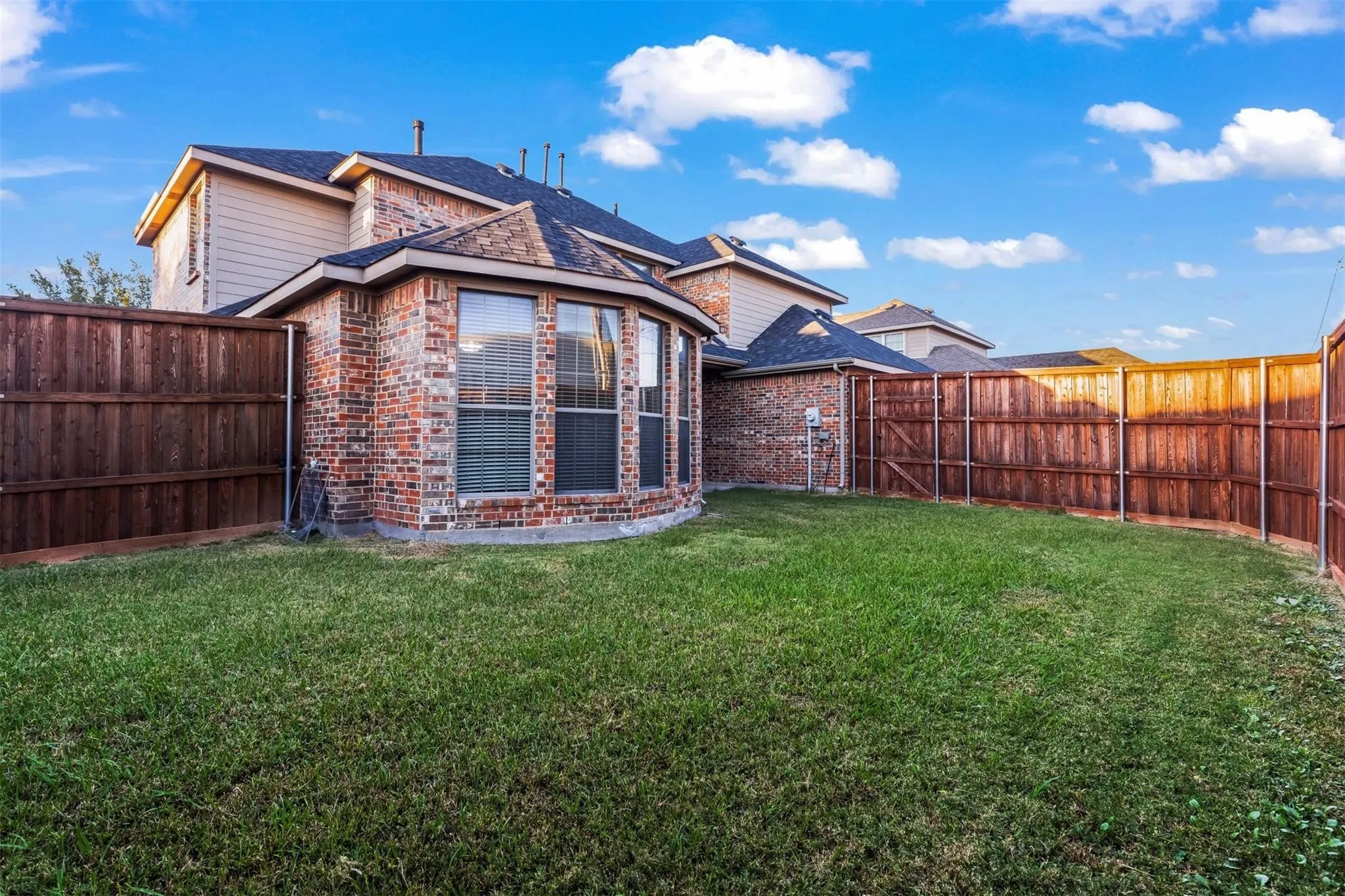 Single Family Residence For Sale in Dallas County , 8302 Munich Drive, Rowlett, Texas 75089, 4 Bedroom, 4 Bathroom, 2 Garage spaces, 3,794 Sqft, built in 2005, mls#21333344, Real Estate Agent in Rowlett, Homes For Sale in Dallas county, Homes For Sale in Rowlett, Realtor in Rowlett Texas, Real Estate Brokerage Independent Realty Texas, Luminita Cordes Realtor