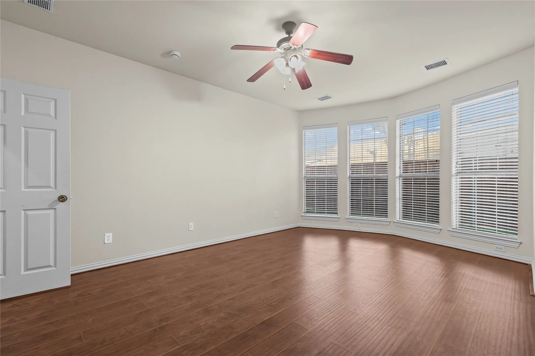 Single Family Residence For Sale in Dallas County , 8302 Munich Drive, Rowlett, Texas 75089, 4 Bedroom, 4 Bathroom, 2 Garage spaces, 3,794 Sqft, built in 2005, mls#21333344, Real Estate Agent in Rowlett, Homes For Sale in Dallas county, Homes For Sale in Rowlett, Realtor in Rowlett Texas, Real Estate Brokerage Independent Realty Texas, Luminita Cordes Realtor
