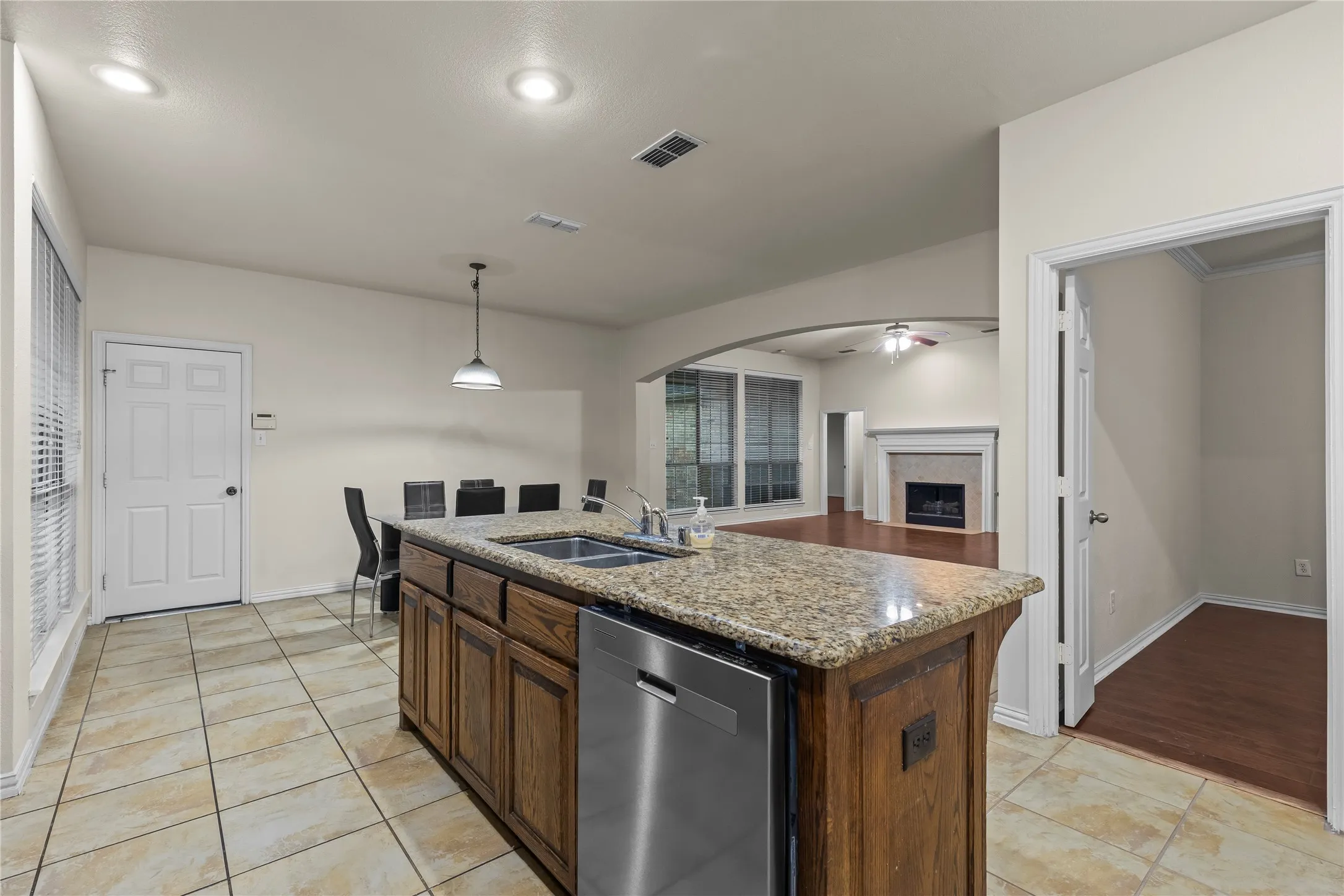 Single Family Residence For Sale in Dallas County , 8302 Munich Drive, Rowlett, Texas 75089, 4 Bedroom, 4 Bathroom, 2 Garage spaces, 3,794 Sqft, built in 2005, mls#21333344, Real Estate Agent in Rowlett, Homes For Sale in Dallas county, Homes For Sale in Rowlett, Realtor in Rowlett Texas, Real Estate Brokerage Independent Realty Texas, Luminita Cordes Realtor