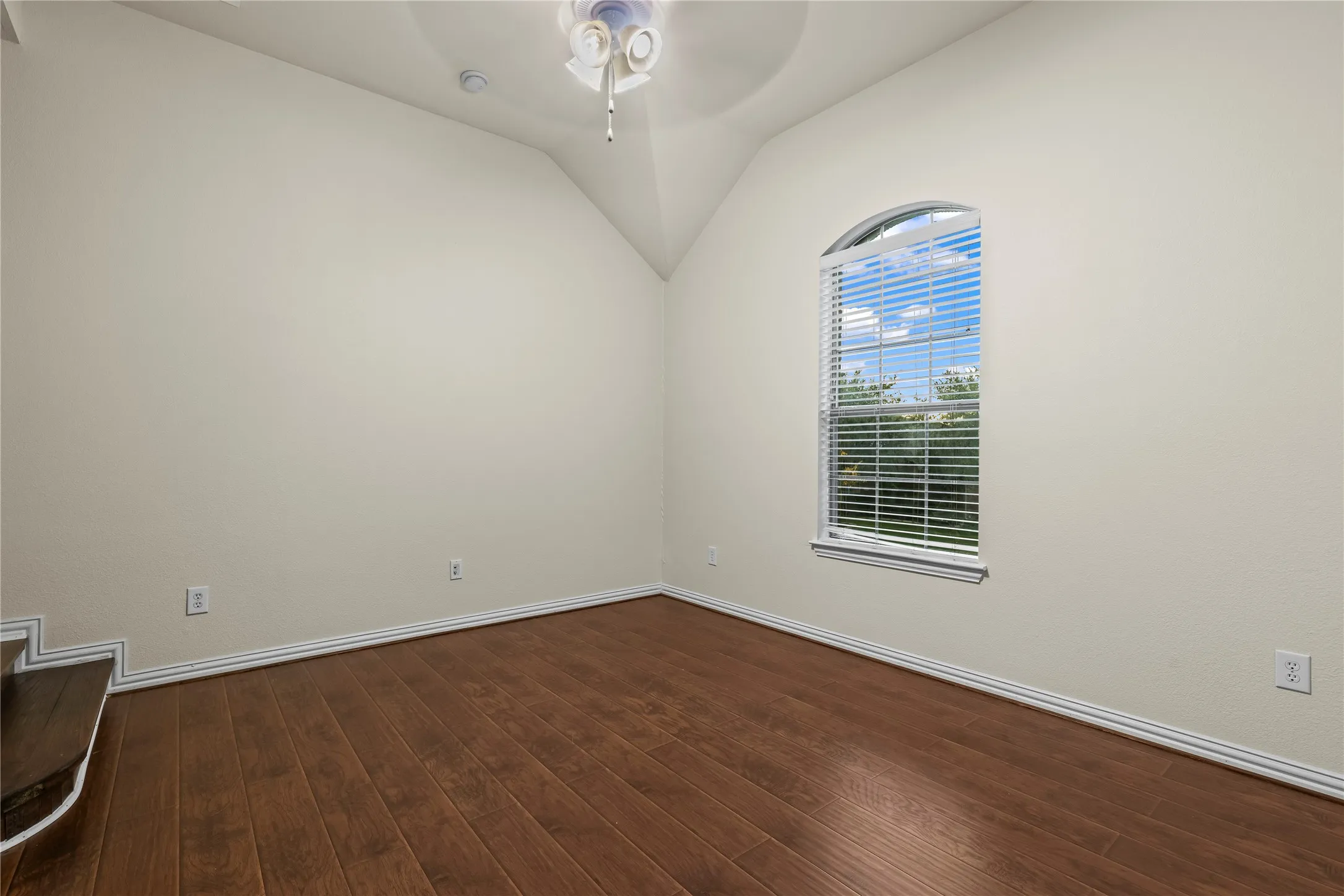 Single Family Residence For Sale in Dallas County , 8302 Munich Drive, Rowlett, Texas 75089, 4 Bedroom, 4 Bathroom, 2 Garage spaces, 3,794 Sqft, built in 2005, mls#21333344, Real Estate Agent in Rowlett, Homes For Sale in Dallas county, Homes For Sale in Rowlett, Realtor in Rowlett Texas, Real Estate Brokerage Independent Realty Texas, Luminita Cordes Realtor
