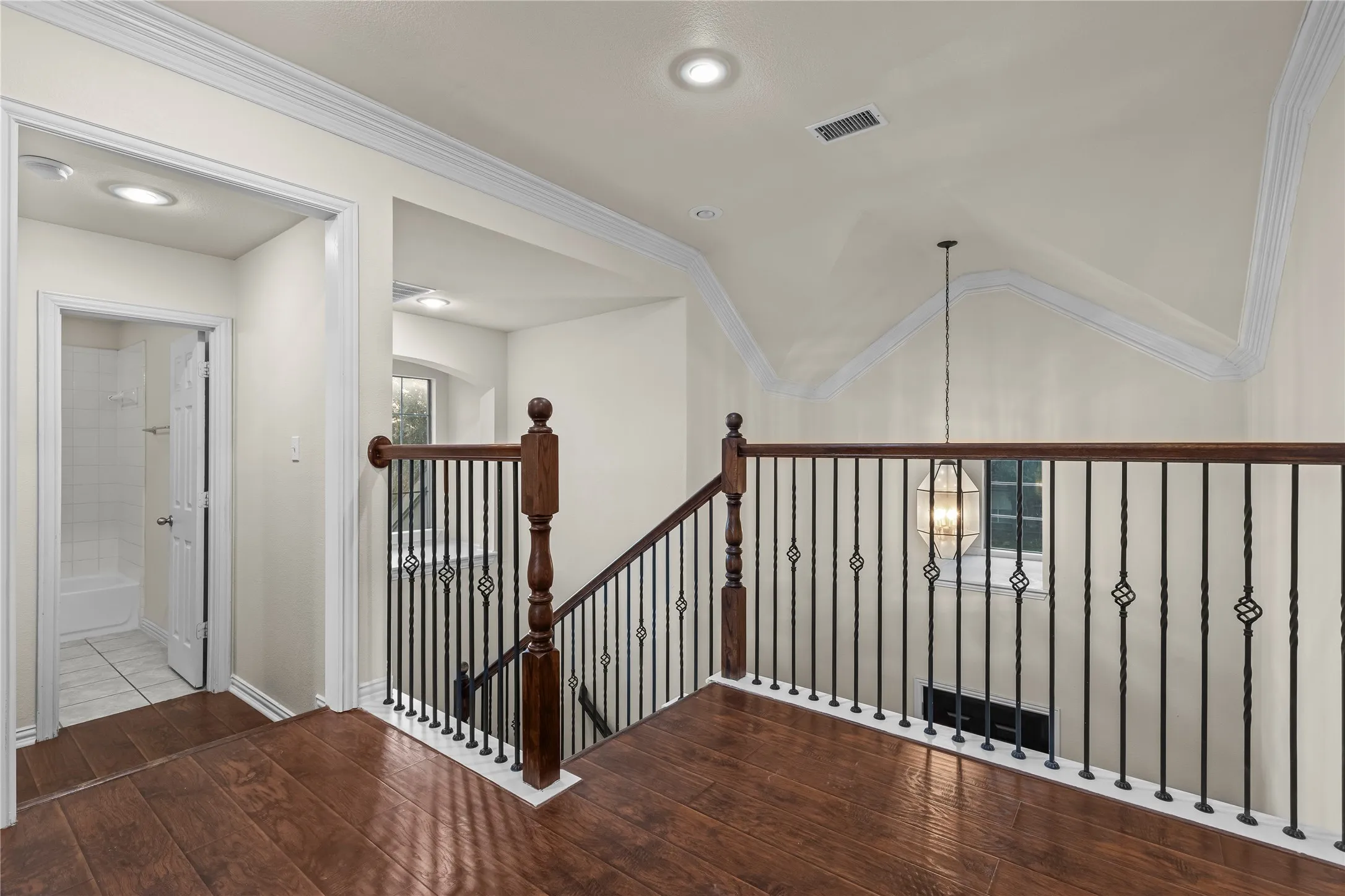 Single Family Residence For Sale in Dallas County , 8302 Munich Drive, Rowlett, Texas 75089, 4 Bedroom, 4 Bathroom, 2 Garage spaces, 3,794 Sqft, built in 2005, mls#21333344, Real Estate Agent in Rowlett, Homes For Sale in Dallas county, Homes For Sale in Rowlett, Realtor in Rowlett Texas, Real Estate Brokerage Independent Realty Texas, Luminita Cordes Realtor