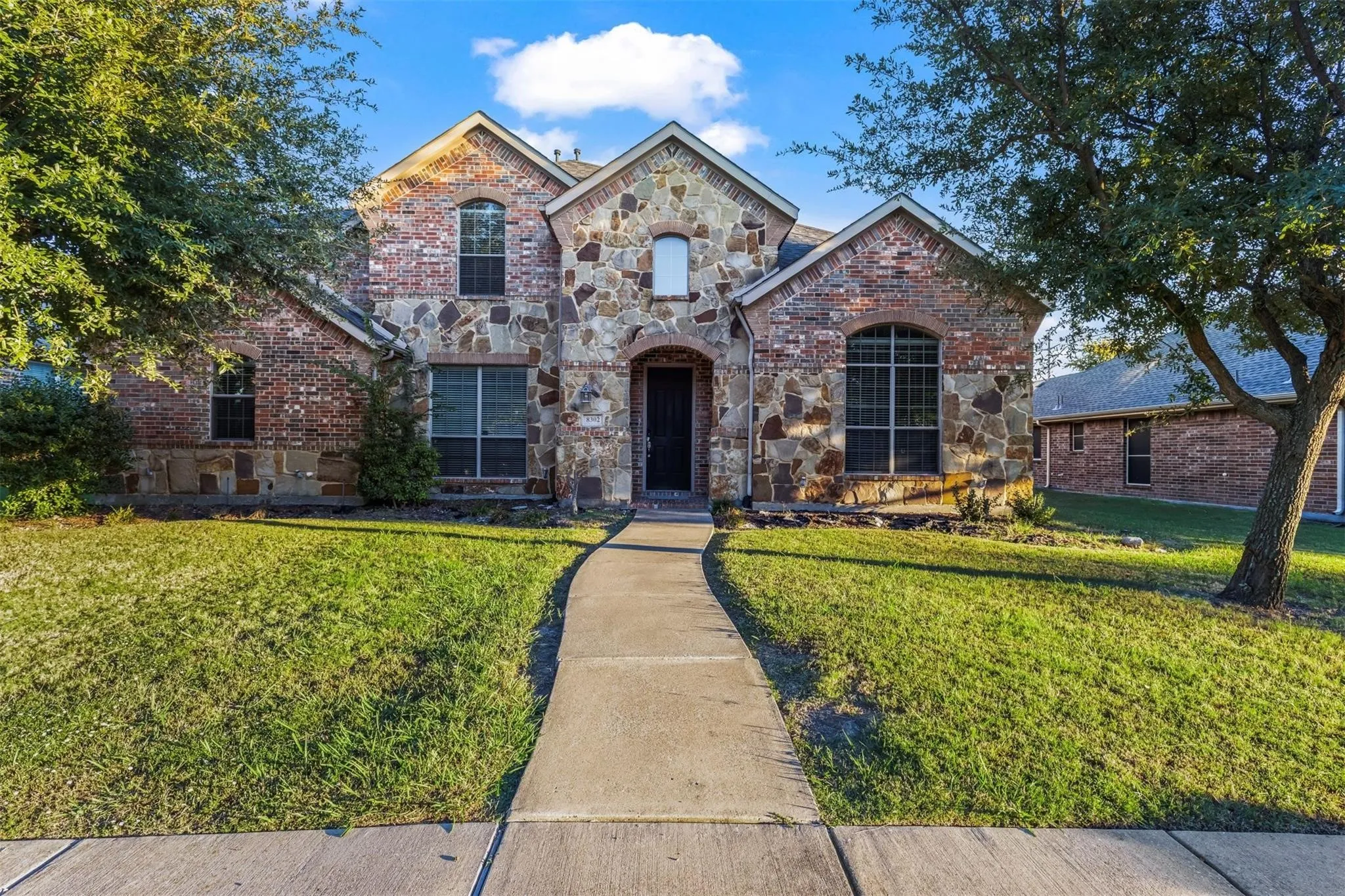Single Family Residence For Sale in Dallas County , 8302 Munich Drive, Rowlett, Texas 75089, 4 Bedroom, 4 Bathroom, 2 Garage spaces, 3,794 Sqft, built in 2005, mls#21333344, Real Estate Agent in Rowlett, Homes For Sale in Dallas county, Homes For Sale in Rowlett, Realtor in Rowlett Texas, Real Estate Brokerage Independent Realty Texas, Luminita Cordes Realtor