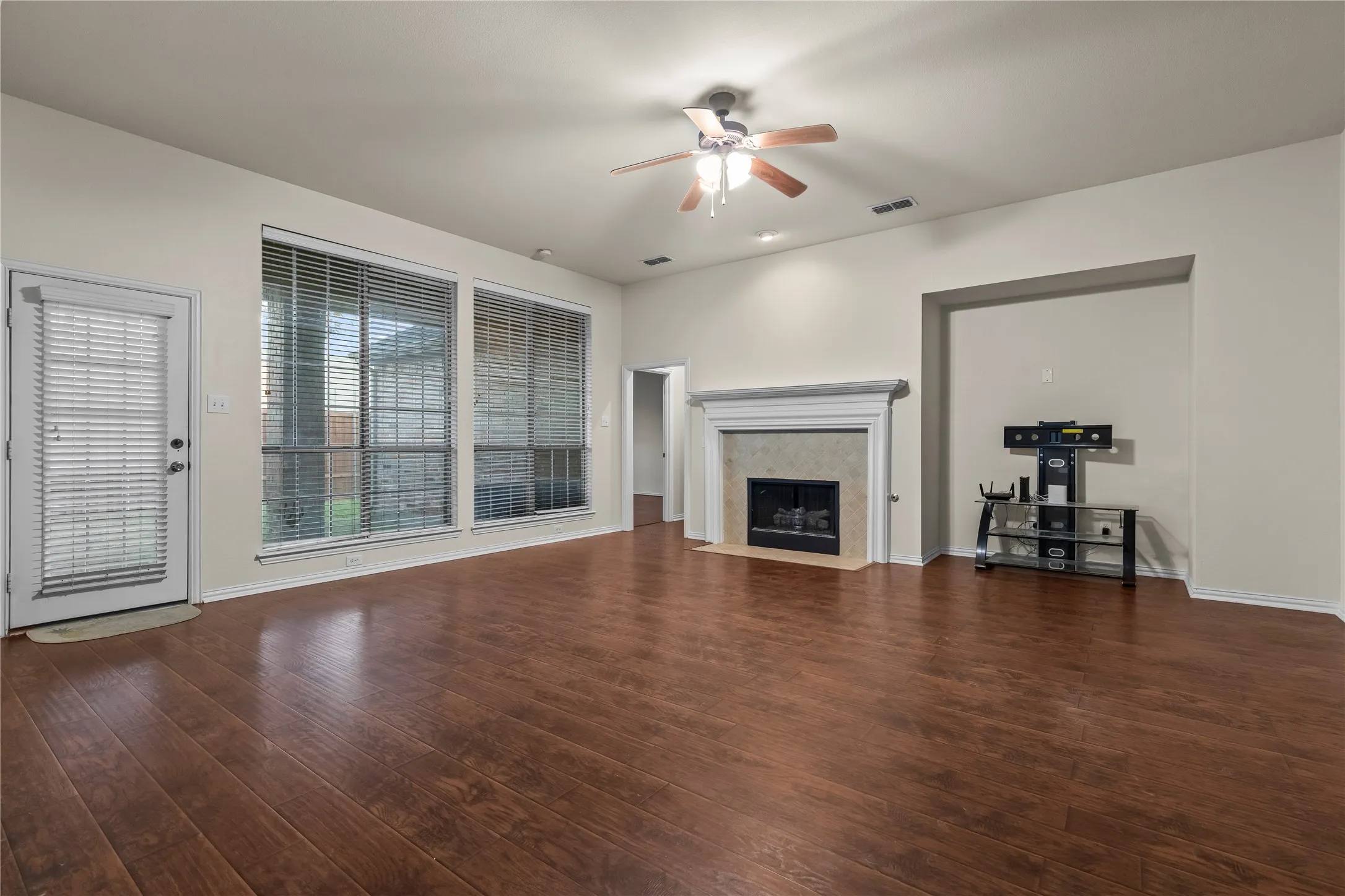 Single Family Residence For Sale in Dallas County , 8302 Munich Drive, Rowlett, Texas 75089, 4 Bedroom, 4 Bathroom, 2 Garage spaces, 3,794 Sqft, built in 2005, mls#21333344, Real Estate Agent in Rowlett, Homes For Sale in Dallas county, Homes For Sale in Rowlett, Realtor in Rowlett Texas, Real Estate Brokerage Independent Realty Texas, Luminita Cordes Realtor