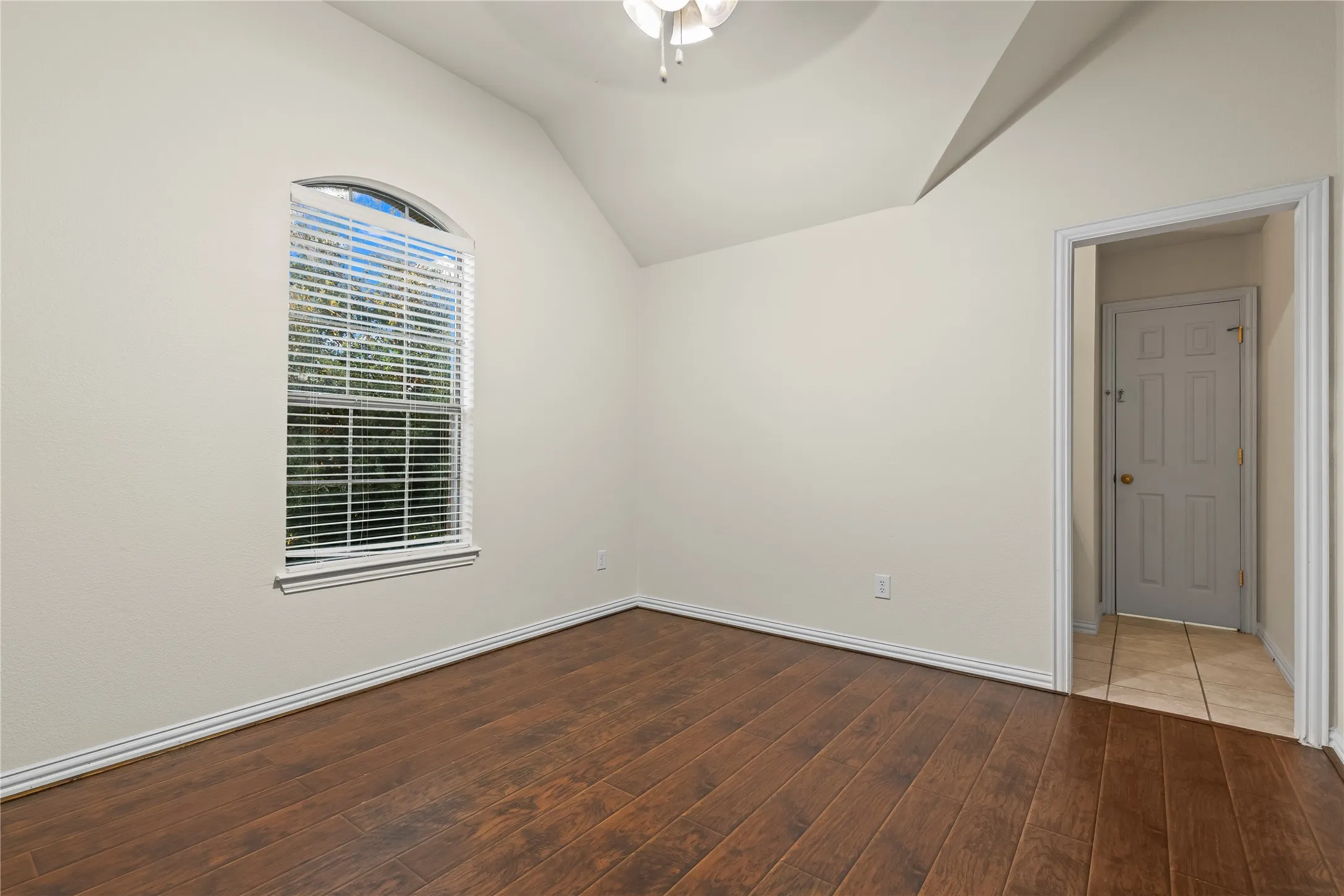 Single Family Residence For Sale in Dallas County , 8302 Munich Drive, Rowlett, Texas 75089, 4 Bedroom, 4 Bathroom, 2 Garage spaces, 3,794 Sqft, built in 2005, mls#21333344, Real Estate Agent in Rowlett, Homes For Sale in Dallas county, Homes For Sale in Rowlett, Realtor in Rowlett Texas, Real Estate Brokerage Independent Realty Texas, Luminita Cordes Realtor