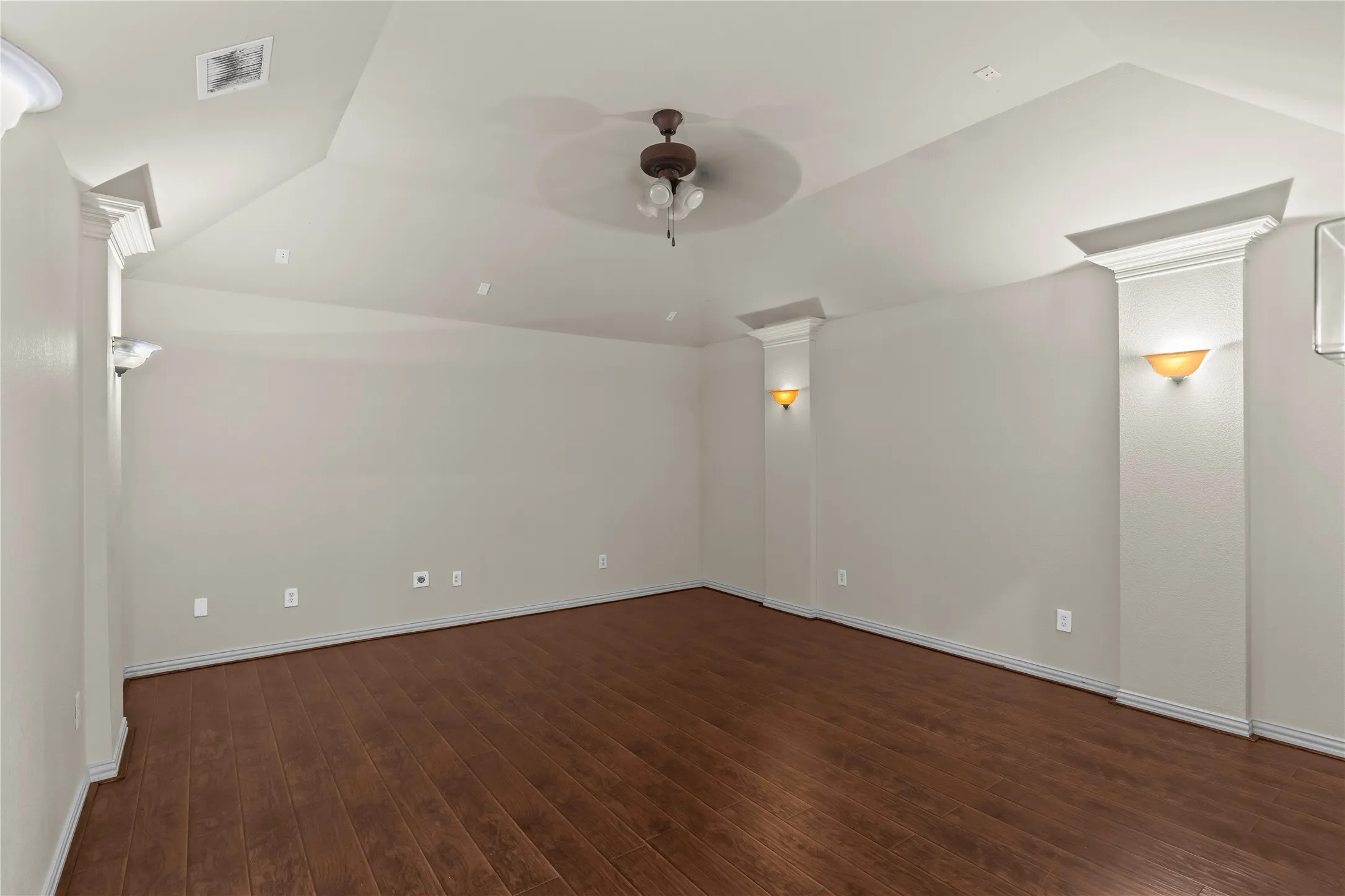 Single Family Residence For Sale in Dallas County , 8302 Munich Drive, Rowlett, Texas 75089, 4 Bedroom, 4 Bathroom, 2 Garage spaces, 3,794 Sqft, built in 2005, mls#21333344, Real Estate Agent in Rowlett, Homes For Sale in Dallas county, Homes For Sale in Rowlett, Realtor in Rowlett Texas, Real Estate Brokerage Independent Realty Texas, Luminita Cordes Realtor