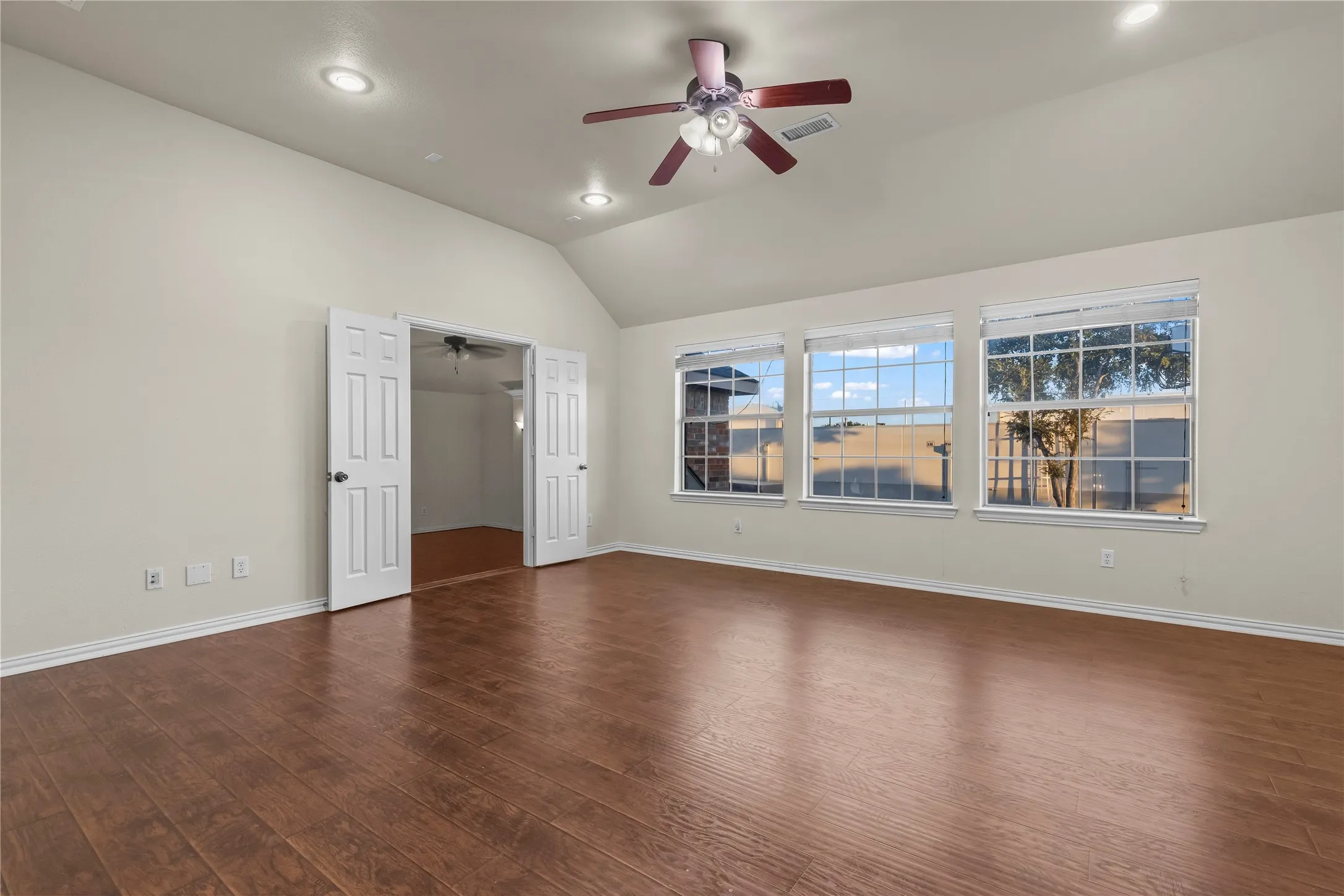 Single Family Residence For Sale in Dallas County , 8302 Munich Drive, Rowlett, Texas 75089, 4 Bedroom, 4 Bathroom, 2 Garage spaces, 3,794 Sqft, built in 2005, mls#21333344, Real Estate Agent in Rowlett, Homes For Sale in Dallas county, Homes For Sale in Rowlett, Realtor in Rowlett Texas, Real Estate Brokerage Independent Realty Texas, Luminita Cordes Realtor