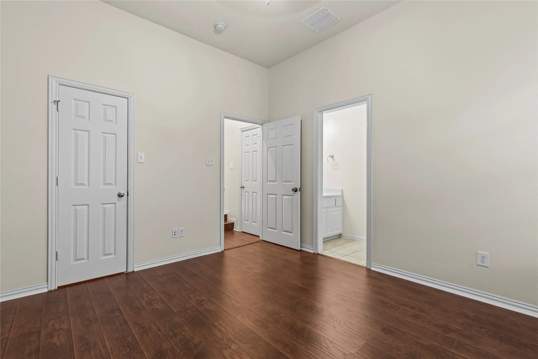 Single Family Residence For Sale in Dallas County , 8302 Munich Drive, Rowlett, Texas 75089, 4 Bedroom, 4 Bathroom, 2 Garage spaces, 3,794 Sqft, built in 2005, mls#21333344, Real Estate Agent in Rowlett, Homes For Sale in Dallas county, Homes For Sale in Rowlett, Realtor in Rowlett Texas, Real Estate Brokerage Independent Realty Texas, Luminita Cordes Realtor