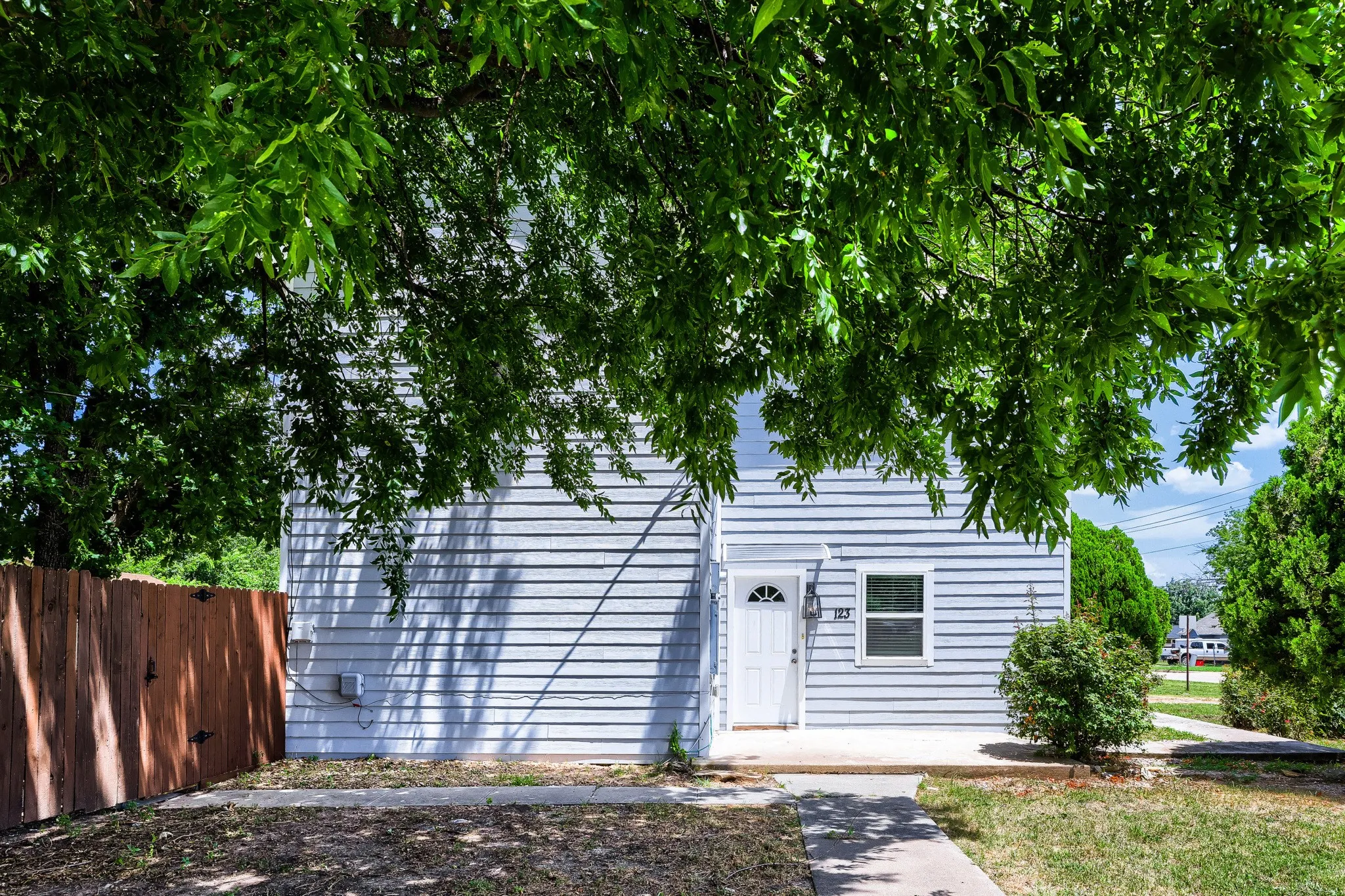Single Family Residence For Sale in Denton County , 123 S 2nd Street, Sanger, Texas 76266, 3 Bedroom, 3 Bathroom, Garage spaces, 1,496 Sqft, built in 1954, mls#21246875, Real Estate Agent in Sanger, Homes For Sale in Denton county, Homes For Sale in Sanger, Realtor in Sanger Texas, Real Estate Brokerage Independent Realty Texas, Luminita Cordes Realtor