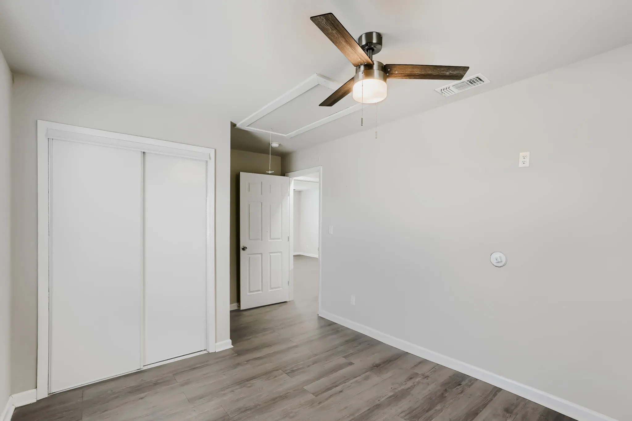 Single Family Residence For Sale in Denton County , 123 S 2nd Street, Sanger, Texas 76266, 3 Bedroom, 3 Bathroom, Garage spaces, 1,496 Sqft, built in 1954, mls#21246875, Real Estate Agent in Sanger, Homes For Sale in Denton county, Homes For Sale in Sanger, Realtor in Sanger Texas, Real Estate Brokerage Independent Realty Texas, Luminita Cordes Realtor