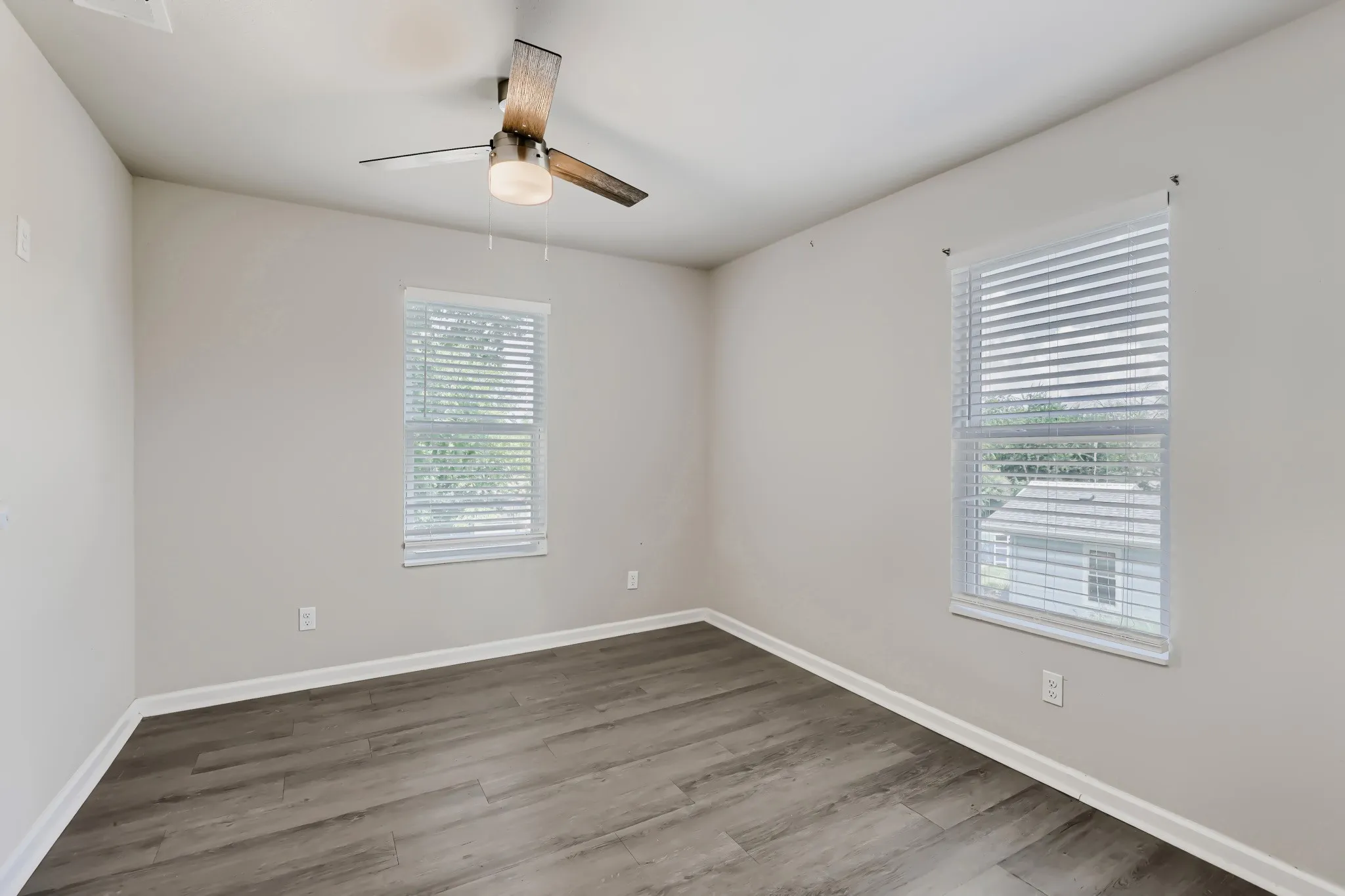 Single Family Residence For Sale in Denton County , 123 S 2nd Street, Sanger, Texas 76266, 3 Bedroom, 3 Bathroom, Garage spaces, 1,496 Sqft, built in 1954, mls#21246875, Real Estate Agent in Sanger, Homes For Sale in Denton county, Homes For Sale in Sanger, Realtor in Sanger Texas, Real Estate Brokerage Independent Realty Texas, Luminita Cordes Realtor