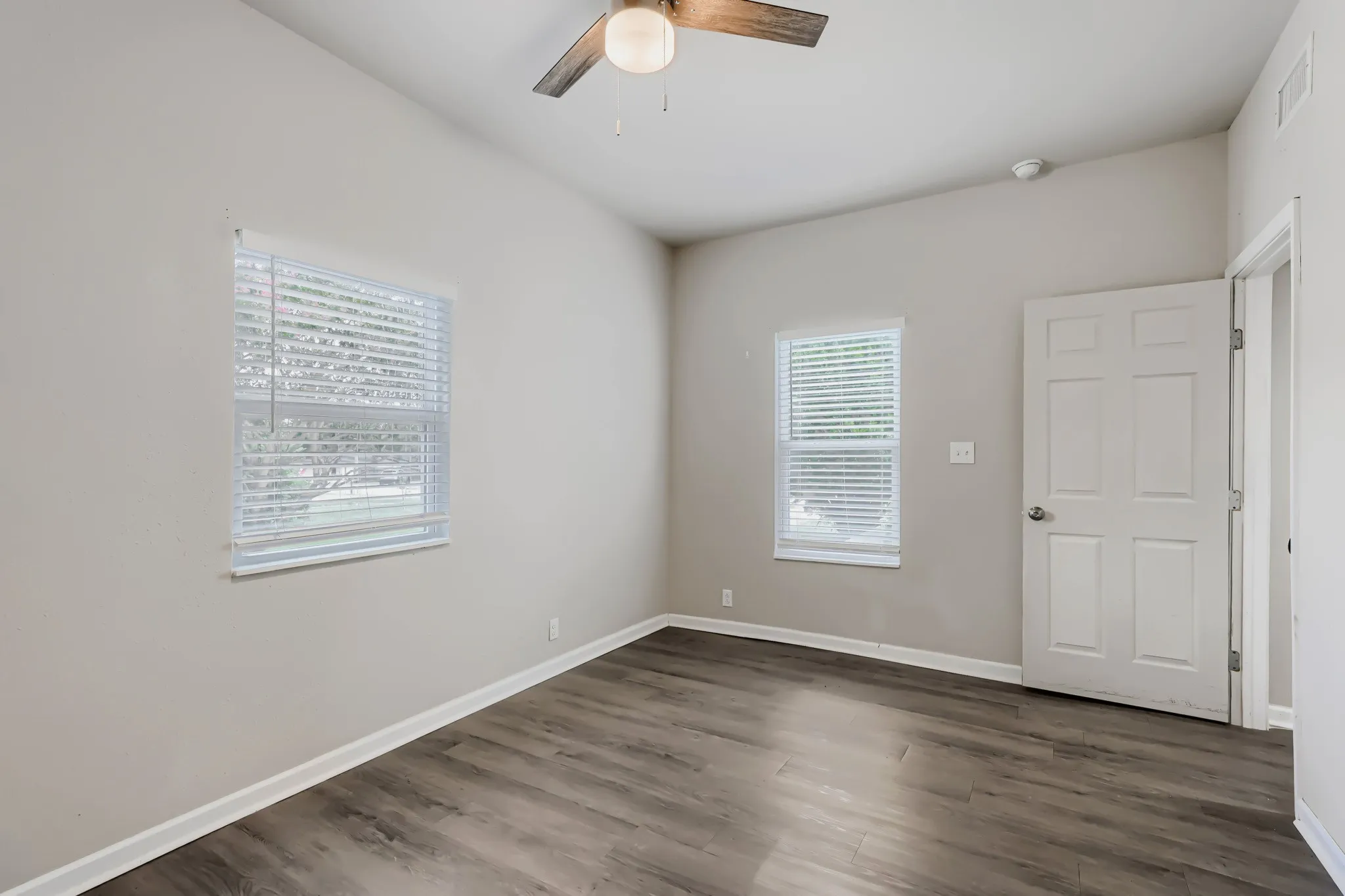 Single Family Residence For Sale in Denton County , 123 S 2nd Street, Sanger, Texas 76266, 3 Bedroom, 3 Bathroom, Garage spaces, 1,496 Sqft, built in 1954, mls#21246875, Real Estate Agent in Sanger, Homes For Sale in Denton county, Homes For Sale in Sanger, Realtor in Sanger Texas, Real Estate Brokerage Independent Realty Texas, Luminita Cordes Realtor