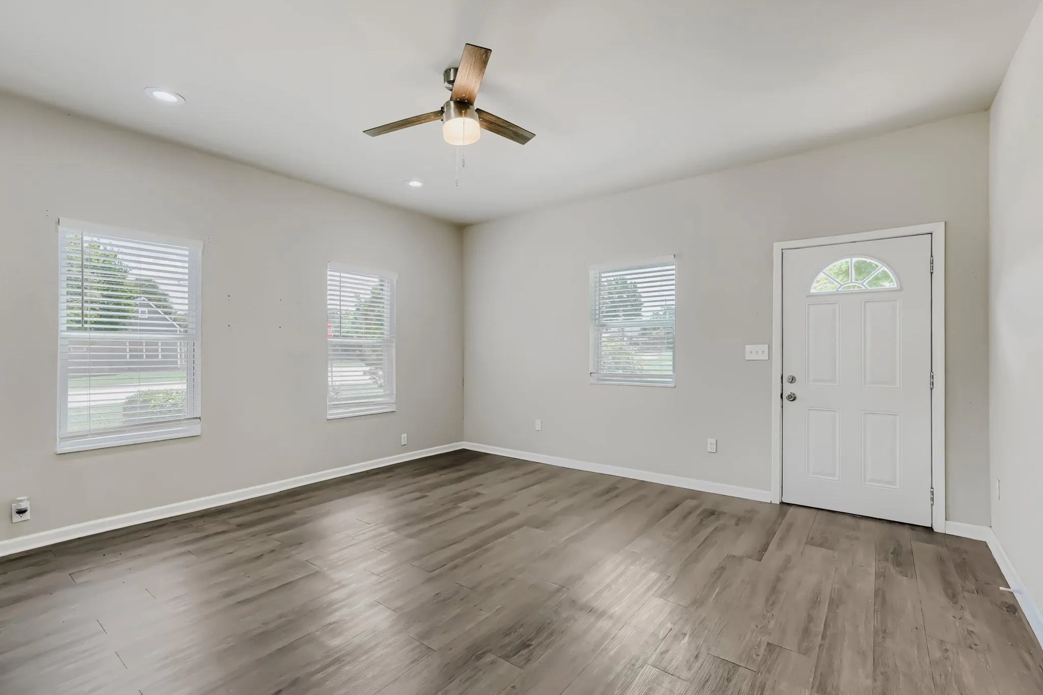 Single Family Residence For Sale in Denton County , 123 S 2nd Street, Sanger, Texas 76266, 3 Bedroom, 3 Bathroom, Garage spaces, 1,496 Sqft, built in 1954, mls#21246875, Real Estate Agent in Sanger, Homes For Sale in Denton county, Homes For Sale in Sanger, Realtor in Sanger Texas, Real Estate Brokerage Independent Realty Texas, Luminita Cordes Realtor