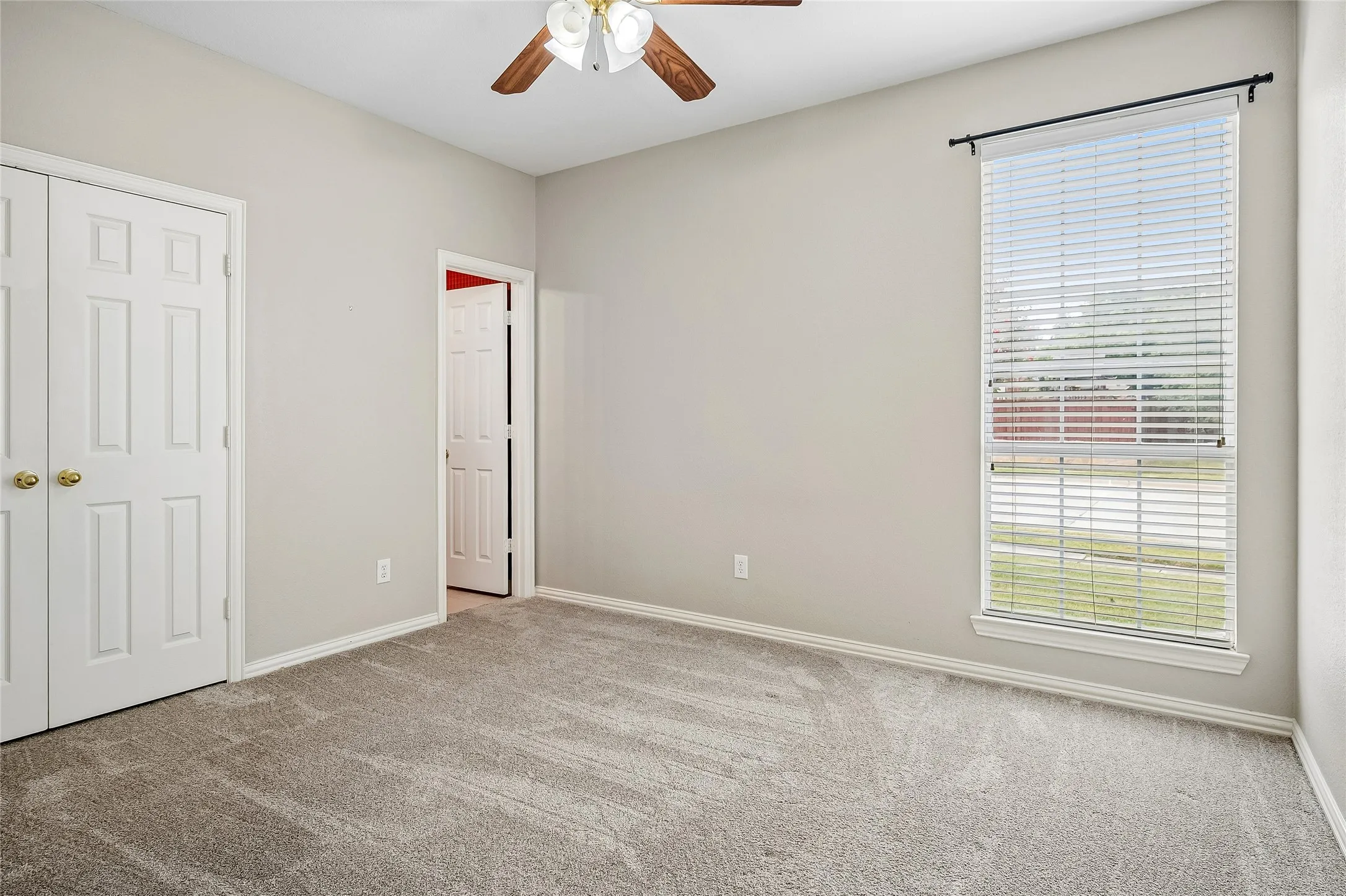Single Family Residence For Sale in Denton County , 44 Creekside Drive, Trophy Club, Texas 76262, 5 Bedroom, 5 Bathroom, 3 Garage spaces, 3,904 Sqft, built in 2001, mls#21329239, Real Estate Agent in Trophy Club, Homes For Sale in Denton county, Homes For Sale in Trophy Club, Realtor in Trophy Club Texas, Real Estate Brokerage Independent Realty Texas, Luminita Cordes Realtor