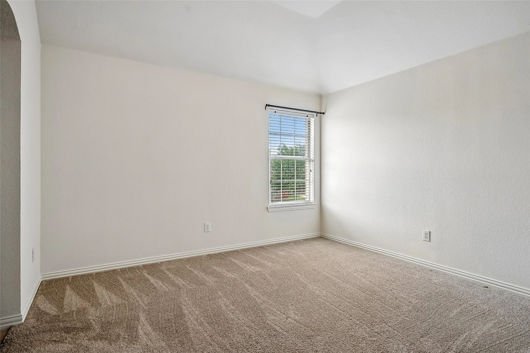 Single Family Residence For Sale in Denton County , 44 Creekside Drive, Trophy Club, Texas 76262, 5 Bedroom, 5 Bathroom, 3 Garage spaces, 3,904 Sqft, built in 2001, mls#21329239, Real Estate Agent in Trophy Club, Homes For Sale in Denton county, Homes For Sale in Trophy Club, Realtor in Trophy Club Texas, Real Estate Brokerage Independent Realty Texas, Luminita Cordes Realtor