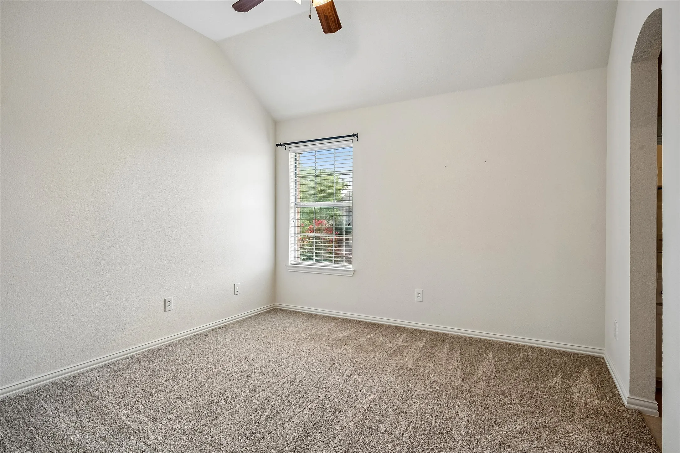 Single Family Residence For Sale in Denton County , 44 Creekside Drive, Trophy Club, Texas 76262, 5 Bedroom, 5 Bathroom, 3 Garage spaces, 3,904 Sqft, built in 2001, mls#21329239, Real Estate Agent in Trophy Club, Homes For Sale in Denton county, Homes For Sale in Trophy Club, Realtor in Trophy Club Texas, Real Estate Brokerage Independent Realty Texas, Luminita Cordes Realtor