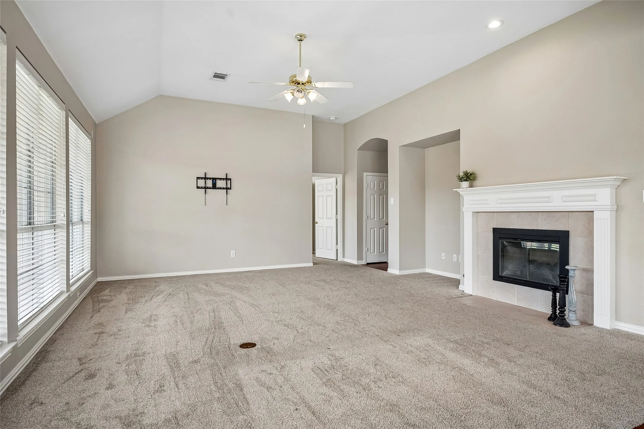 Single Family Residence For Sale in Denton County , 44 Creekside Drive, Trophy Club, Texas 76262, 5 Bedroom, 5 Bathroom, 3 Garage spaces, 3,904 Sqft, built in 2001, mls#21329239, Real Estate Agent in Trophy Club, Homes For Sale in Denton county, Homes For Sale in Trophy Club, Realtor in Trophy Club Texas, Real Estate Brokerage Independent Realty Texas, Luminita Cordes Realtor