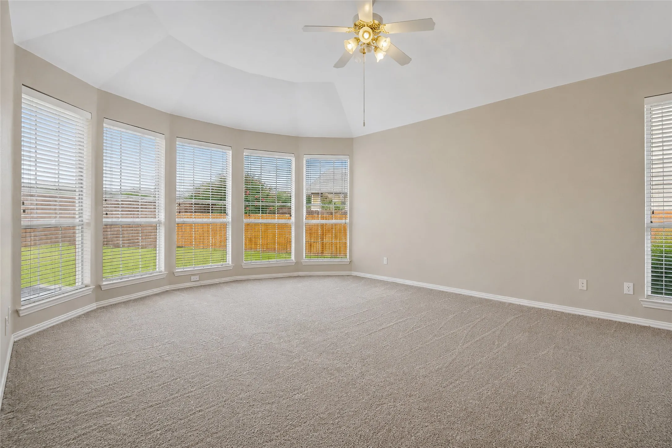 Single Family Residence For Sale in Denton County , 44 Creekside Drive, Trophy Club, Texas 76262, 5 Bedroom, 5 Bathroom, 3 Garage spaces, 3,904 Sqft, built in 2001, mls#21329239, Real Estate Agent in Trophy Club, Homes For Sale in Denton county, Homes For Sale in Trophy Club, Realtor in Trophy Club Texas, Real Estate Brokerage Independent Realty Texas, Luminita Cordes Realtor