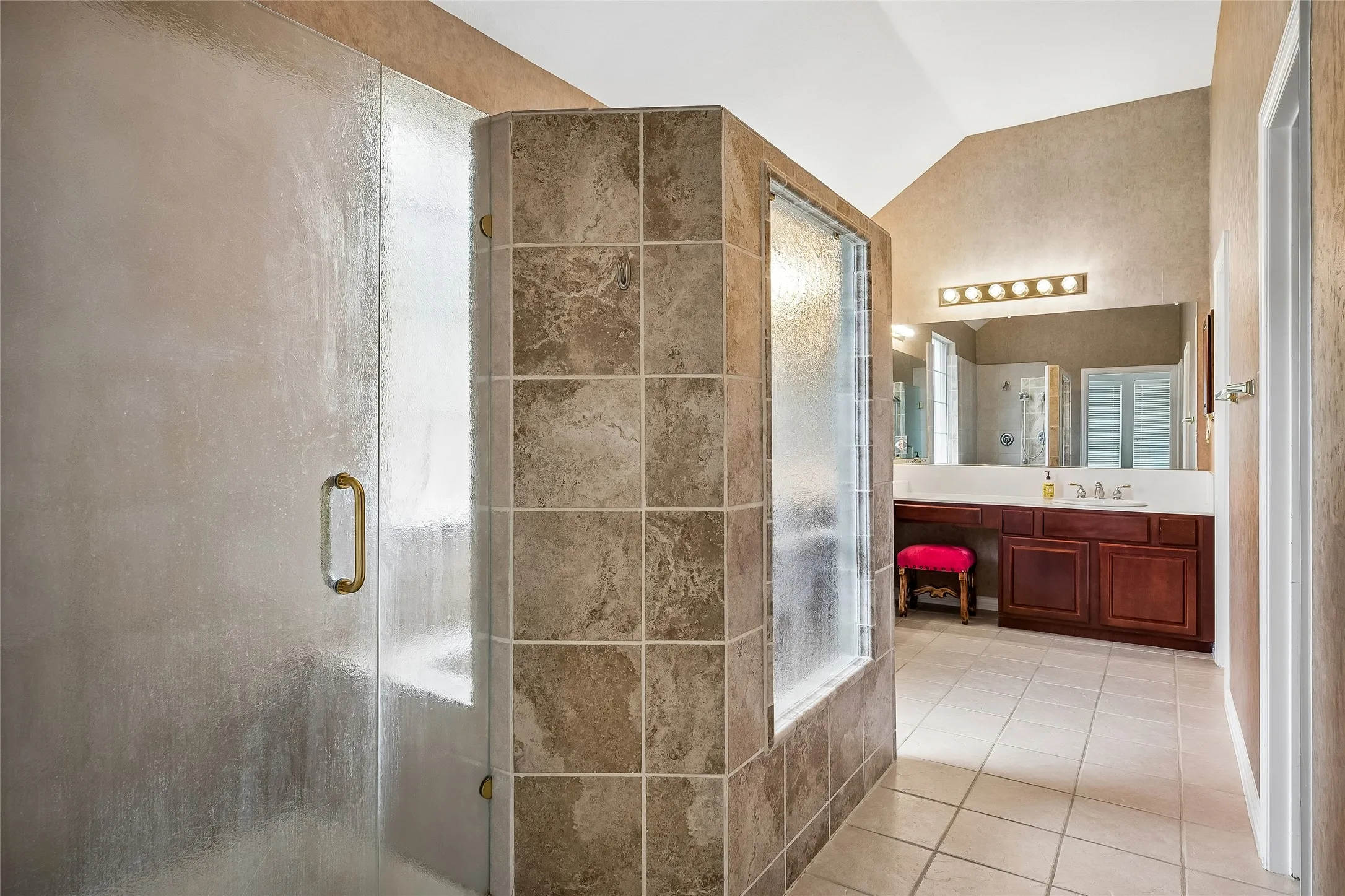 Single Family Residence For Sale in Denton County , 44 Creekside Drive, Trophy Club, Texas 76262, 5 Bedroom, 5 Bathroom, 3 Garage spaces, 3,904 Sqft, built in 2001, mls#21329239, Real Estate Agent in Trophy Club, Homes For Sale in Denton county, Homes For Sale in Trophy Club, Realtor in Trophy Club Texas, Real Estate Brokerage Independent Realty Texas, Luminita Cordes Realtor