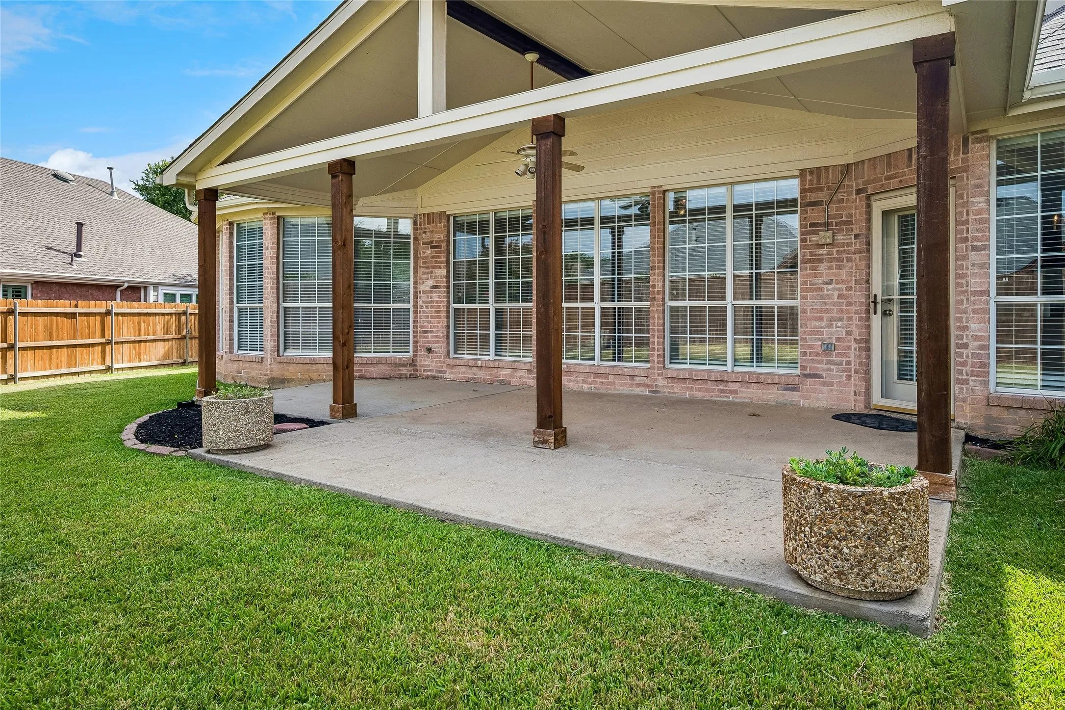 Single Family Residence For Sale in Denton County , 44 Creekside Drive, Trophy Club, Texas 76262, 5 Bedroom, 5 Bathroom, 3 Garage spaces, 3,904 Sqft, built in 2001, mls#21329239, Real Estate Agent in Trophy Club, Homes For Sale in Denton county, Homes For Sale in Trophy Club, Realtor in Trophy Club Texas, Real Estate Brokerage Independent Realty Texas, Luminita Cordes Realtor