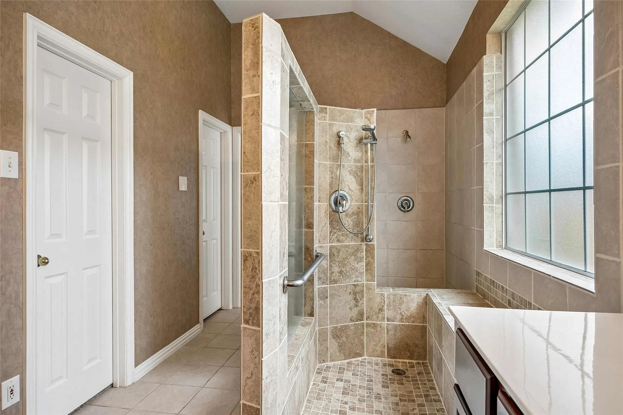 Single Family Residence For Sale in Denton County , 44 Creekside Drive, Trophy Club, Texas 76262, 5 Bedroom, 5 Bathroom, 3 Garage spaces, 3,904 Sqft, built in 2001, mls#21329239, Real Estate Agent in Trophy Club, Homes For Sale in Denton county, Homes For Sale in Trophy Club, Realtor in Trophy Club Texas, Real Estate Brokerage Independent Realty Texas, Luminita Cordes Realtor