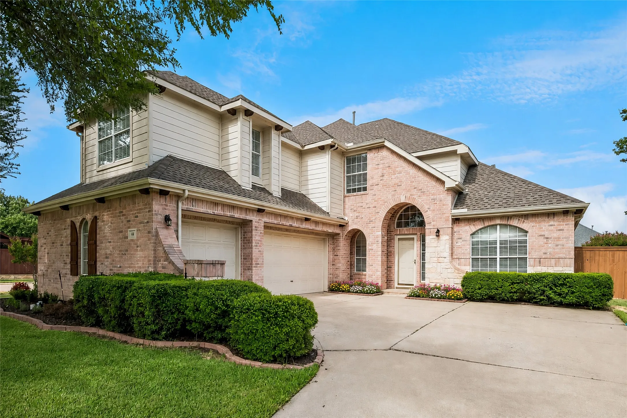 Single Family Residence For Sale in Denton County , 44 Creekside Drive, Trophy Club, Texas 76262, 5 Bedroom, 5 Bathroom, 3 Garage spaces, 3,904 Sqft, built in 2001, mls#21329239, Real Estate Agent in Trophy Club, Homes For Sale in Denton county, Homes For Sale in Trophy Club, Realtor in Trophy Club Texas, Real Estate Brokerage Independent Realty Texas, Luminita Cordes Realtor