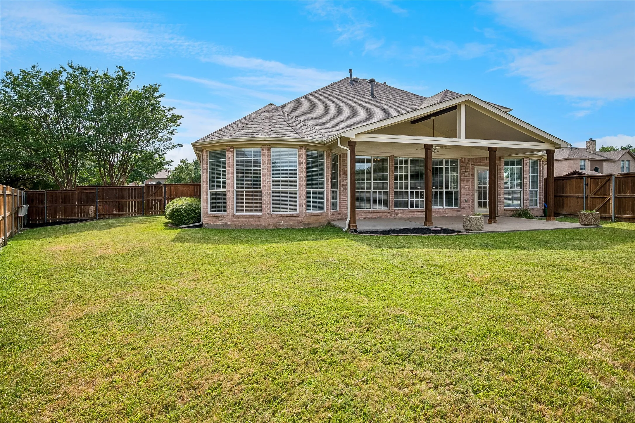 Single Family Residence For Sale in Denton County , 44 Creekside Drive, Trophy Club, Texas 76262, 5 Bedroom, 5 Bathroom, 3 Garage spaces, 3,904 Sqft, built in 2001, mls#21329239, Real Estate Agent in Trophy Club, Homes For Sale in Denton county, Homes For Sale in Trophy Club, Realtor in Trophy Club Texas, Real Estate Brokerage Independent Realty Texas, Luminita Cordes Realtor