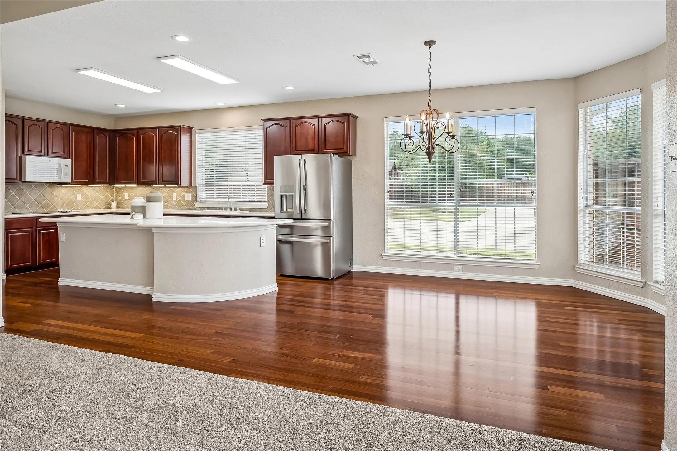 Single Family Residence For Sale in Denton County , 44 Creekside Drive, Trophy Club, Texas 76262, 5 Bedroom, 5 Bathroom, 3 Garage spaces, 3,904 Sqft, built in 2001, mls#21329239, Real Estate Agent in Trophy Club, Homes For Sale in Denton county, Homes For Sale in Trophy Club, Realtor in Trophy Club Texas, Real Estate Brokerage Independent Realty Texas, Luminita Cordes Realtor