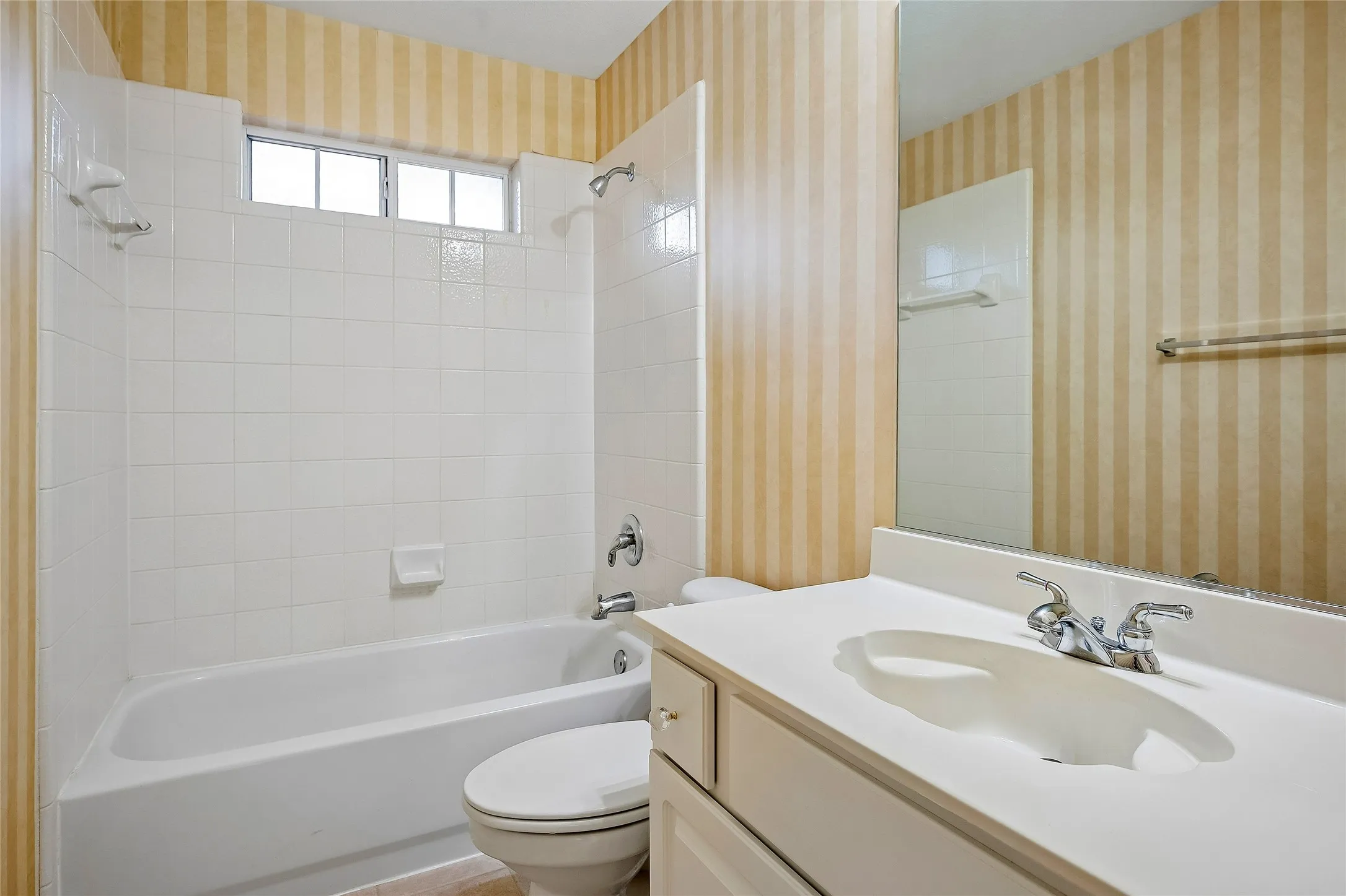 Single Family Residence For Sale in Denton County , 44 Creekside Drive, Trophy Club, Texas 76262, 5 Bedroom, 5 Bathroom, 3 Garage spaces, 3,904 Sqft, built in 2001, mls#21329239, Real Estate Agent in Trophy Club, Homes For Sale in Denton county, Homes For Sale in Trophy Club, Realtor in Trophy Club Texas, Real Estate Brokerage Independent Realty Texas, Luminita Cordes Realtor