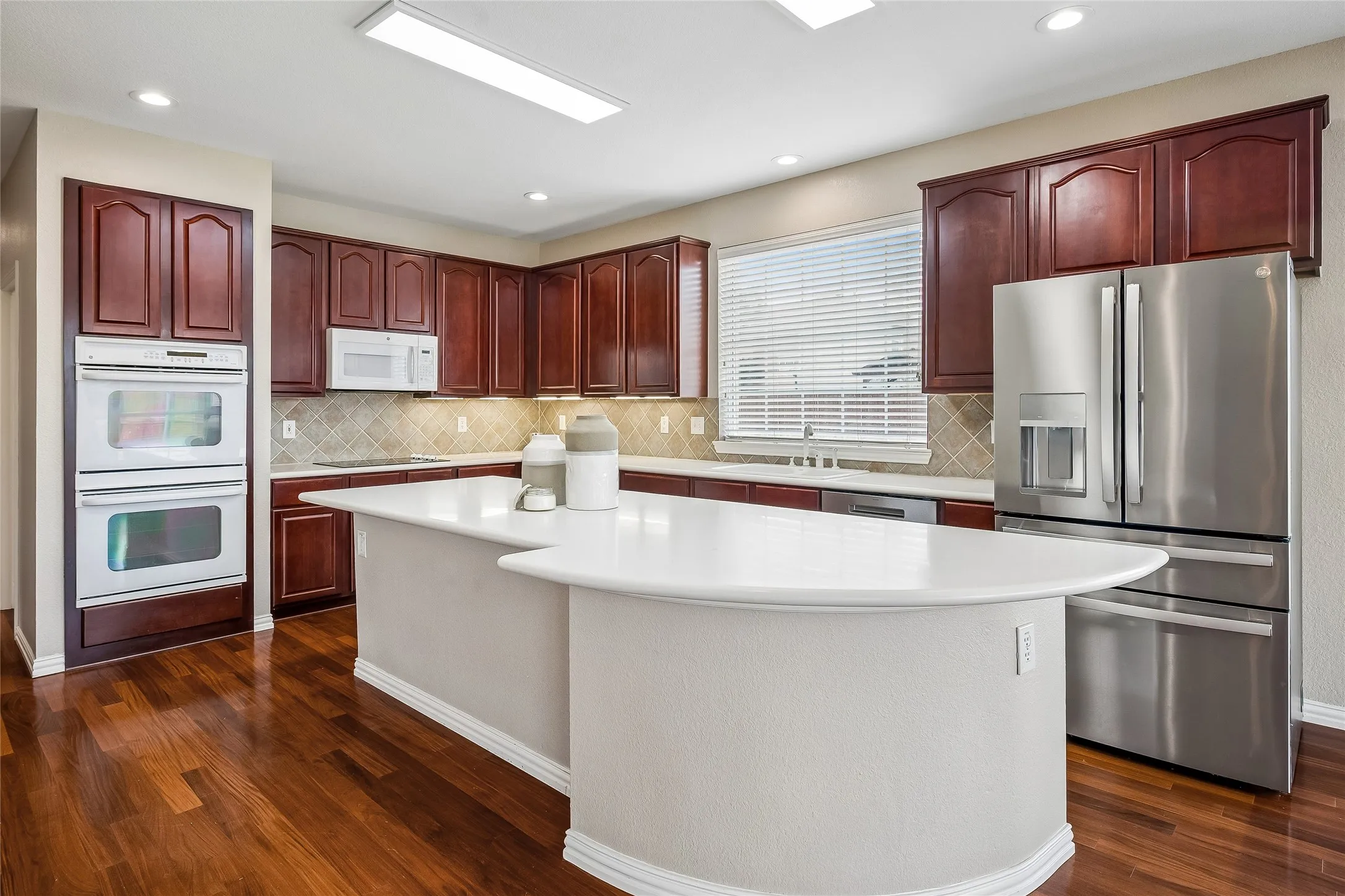 Single Family Residence For Sale in Denton County , 44 Creekside Drive, Trophy Club, Texas 76262, 5 Bedroom, 5 Bathroom, 3 Garage spaces, 3,904 Sqft, built in 2001, mls#21329239, Real Estate Agent in Trophy Club, Homes For Sale in Denton county, Homes For Sale in Trophy Club, Realtor in Trophy Club Texas, Real Estate Brokerage Independent Realty Texas, Luminita Cordes Realtor