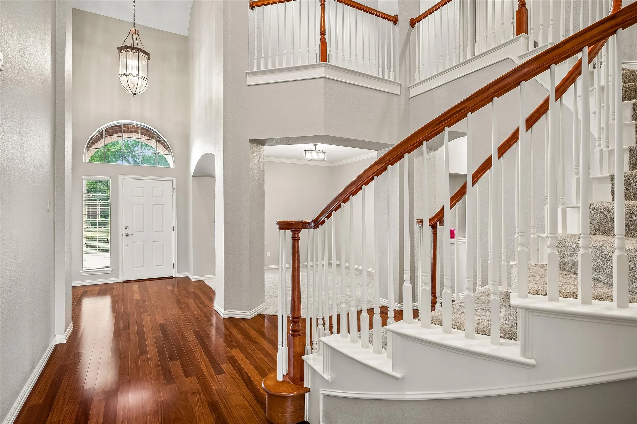 Single Family Residence For Sale in Denton County , 44 Creekside Drive, Trophy Club, Texas 76262, 5 Bedroom, 5 Bathroom, 3 Garage spaces, 3,904 Sqft, built in 2001, mls#21329239, Real Estate Agent in Trophy Club, Homes For Sale in Denton county, Homes For Sale in Trophy Club, Realtor in Trophy Club Texas, Real Estate Brokerage Independent Realty Texas, Luminita Cordes Realtor