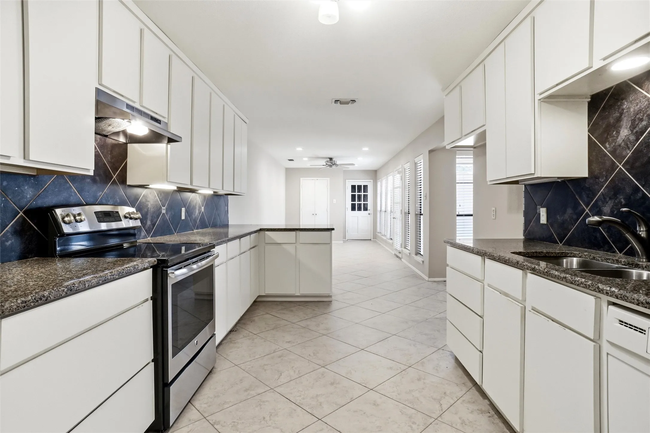 Duplex For Rent in Tarrant County , 4861 Ledgestone Court, Fort Worth, Texas 76132, 2 Bedroom, 2 Bathroom, 2 Garage spaces, 1,764 Sqft, built in 1978, mls#21334746, Real Estate Agent in Fort Worth, Homes For Rent in Tarrant county, Homes For Rent in Fort Worth, Realtor in Fort Worth Texas, Real Estate Brokerage Independent Realty Texas, Luminita Cordes Realtor