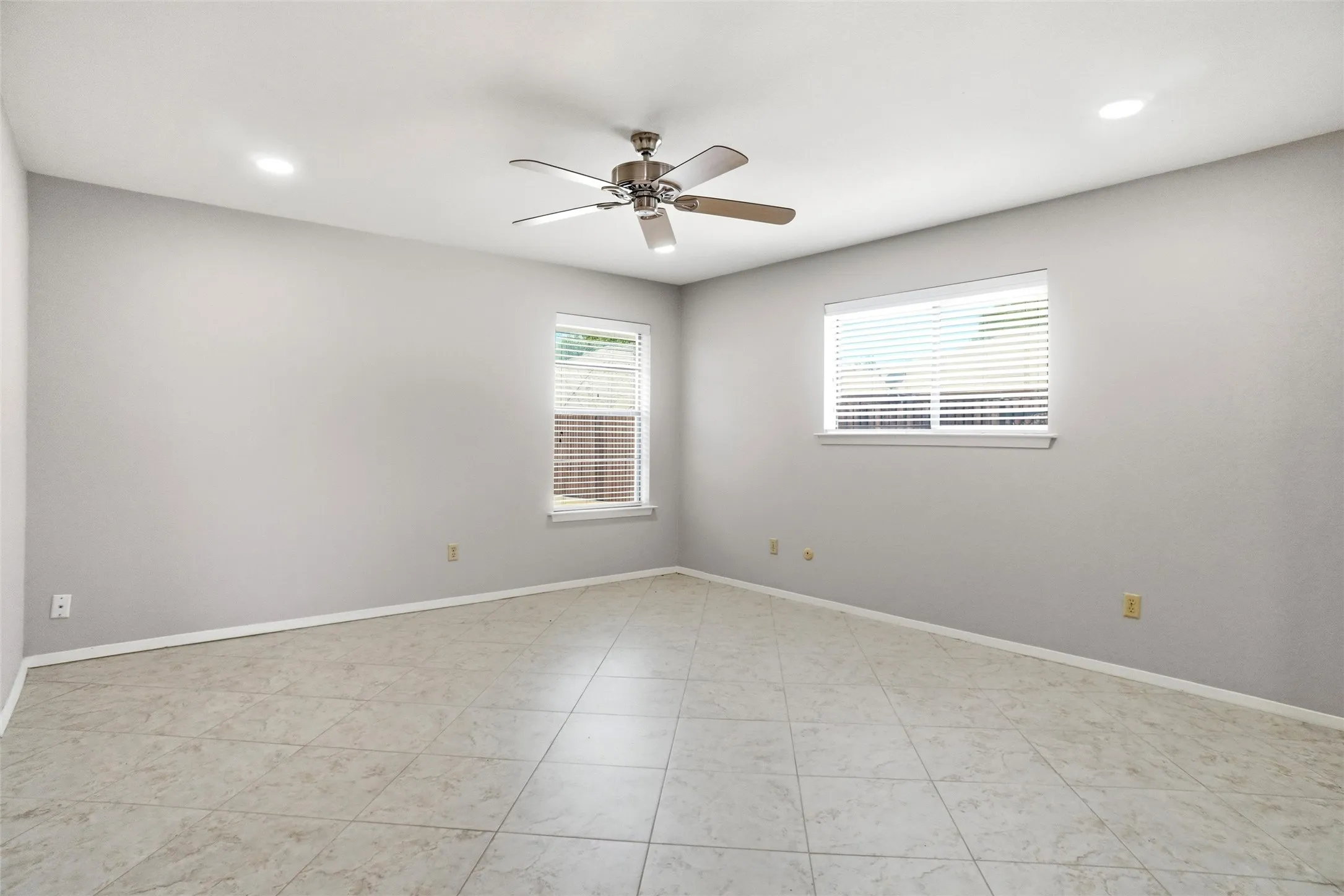 Duplex For Rent in Tarrant County , 4861 Ledgestone Court, Fort Worth, Texas 76132, 2 Bedroom, 2 Bathroom, 2 Garage spaces, 1,764 Sqft, built in 1978, mls#21334746, Real Estate Agent in Fort Worth, Homes For Rent in Tarrant county, Homes For Rent in Fort Worth, Realtor in Fort Worth Texas, Real Estate Brokerage Independent Realty Texas, Luminita Cordes Realtor