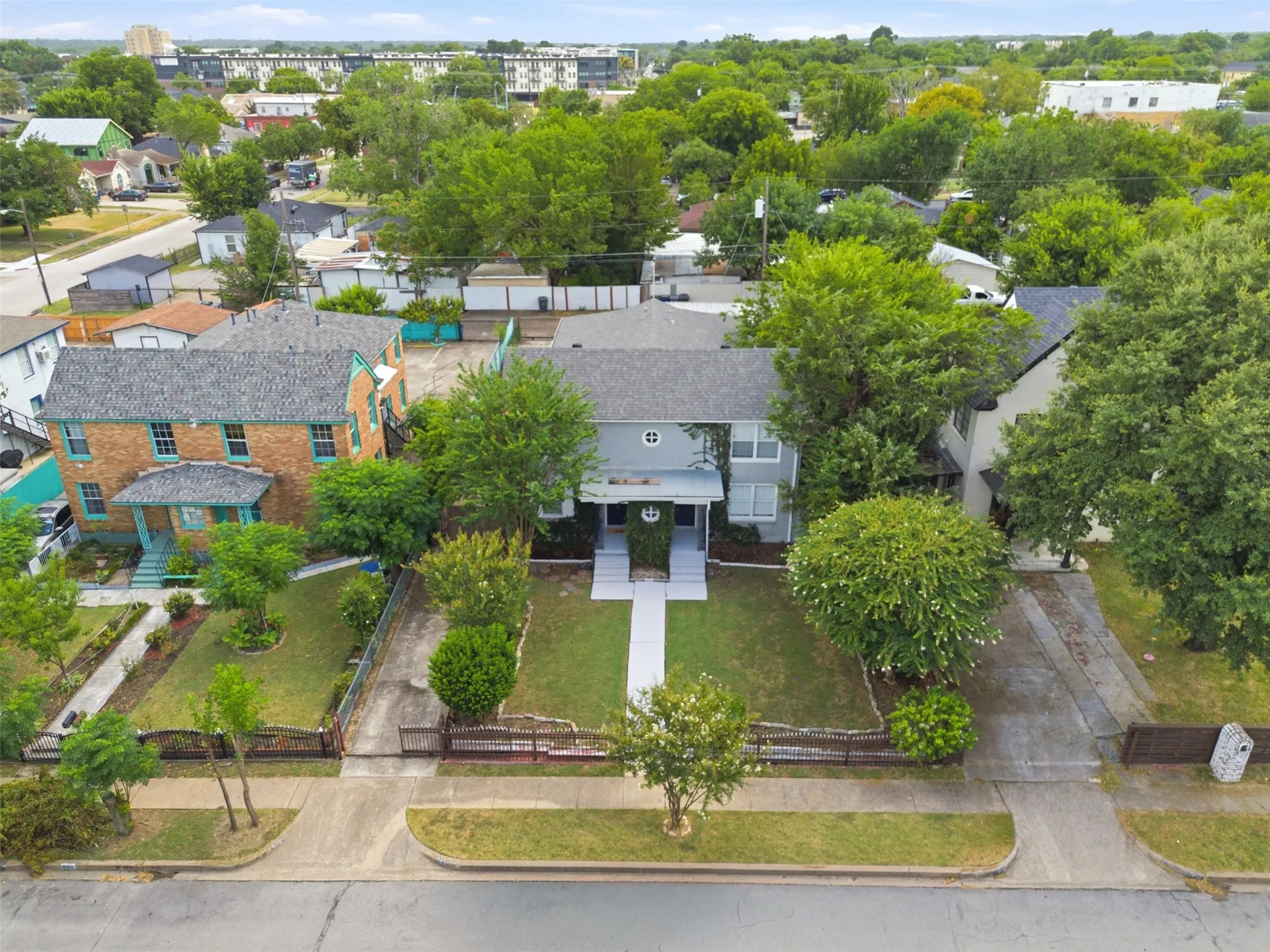 Quadruplex For Sale in Dallas County , 610 Winston Street, Dallas, Texas 75208, 4 Bedroom, 4 Bathroom, Garage spaces, 0 Sqft, built in 1943, Price $850,000, mls#21334312, Real Estate Agent in Dallas, Homes For Sale in Dallas county, Homes For Sale in Dallas, Realtor in Dallas Texas, Real Estate Brokerage Independent Realty Texas, Luminita Cordes Realtor
