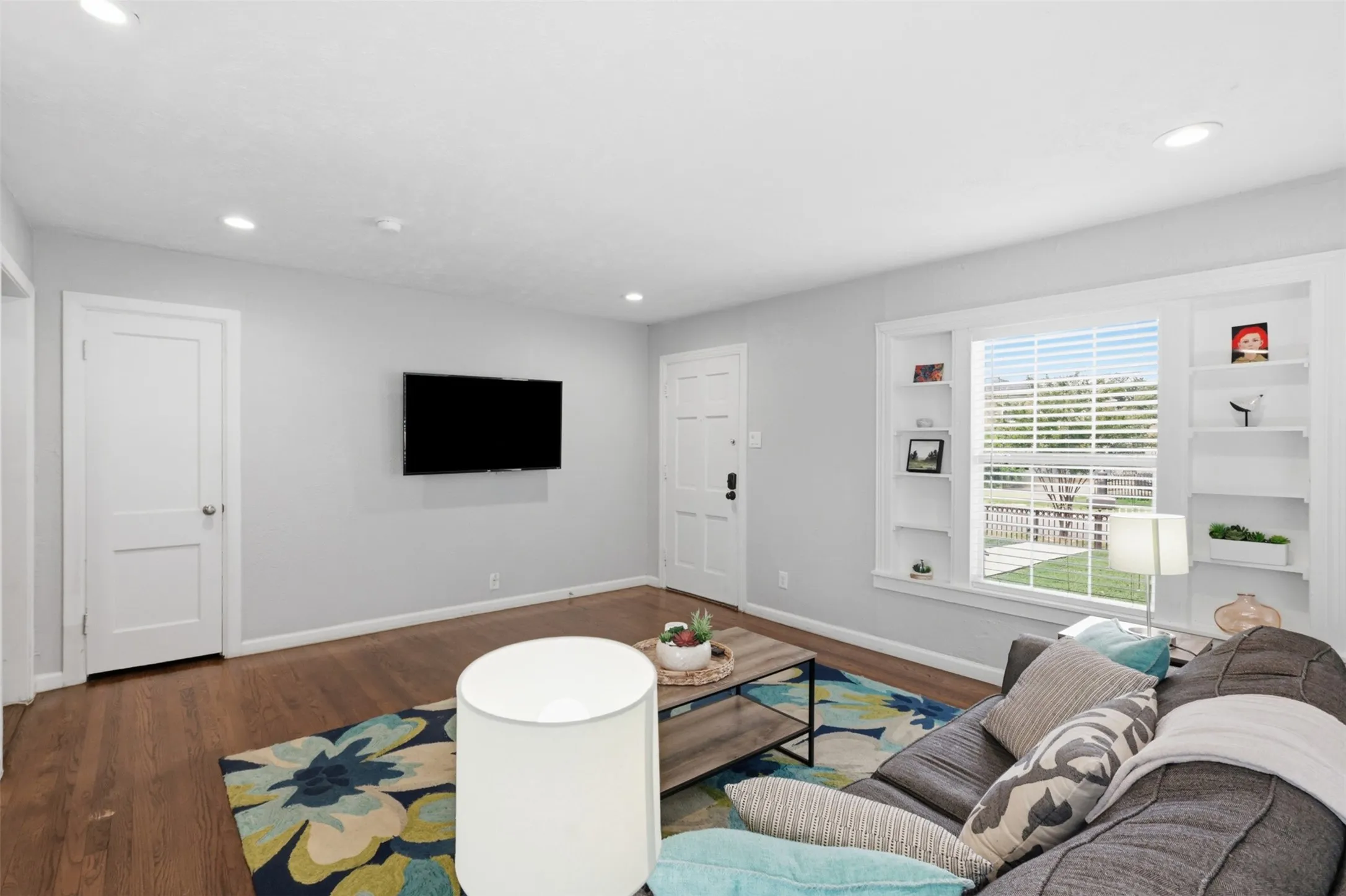 Quadruplex For Sale in Dallas County , 610 Winston Street, Dallas, Texas 75208, 4 Bedroom, 4 Bathroom, Garage spaces, 0 Sqft, built in 1943, Price $850,000, mls#21334312, Real Estate Agent in Dallas, Homes For Sale in Dallas county, Homes For Sale in Dallas, Realtor in Dallas Texas, Real Estate Brokerage Independent Realty Texas, Luminita Cordes Realtor