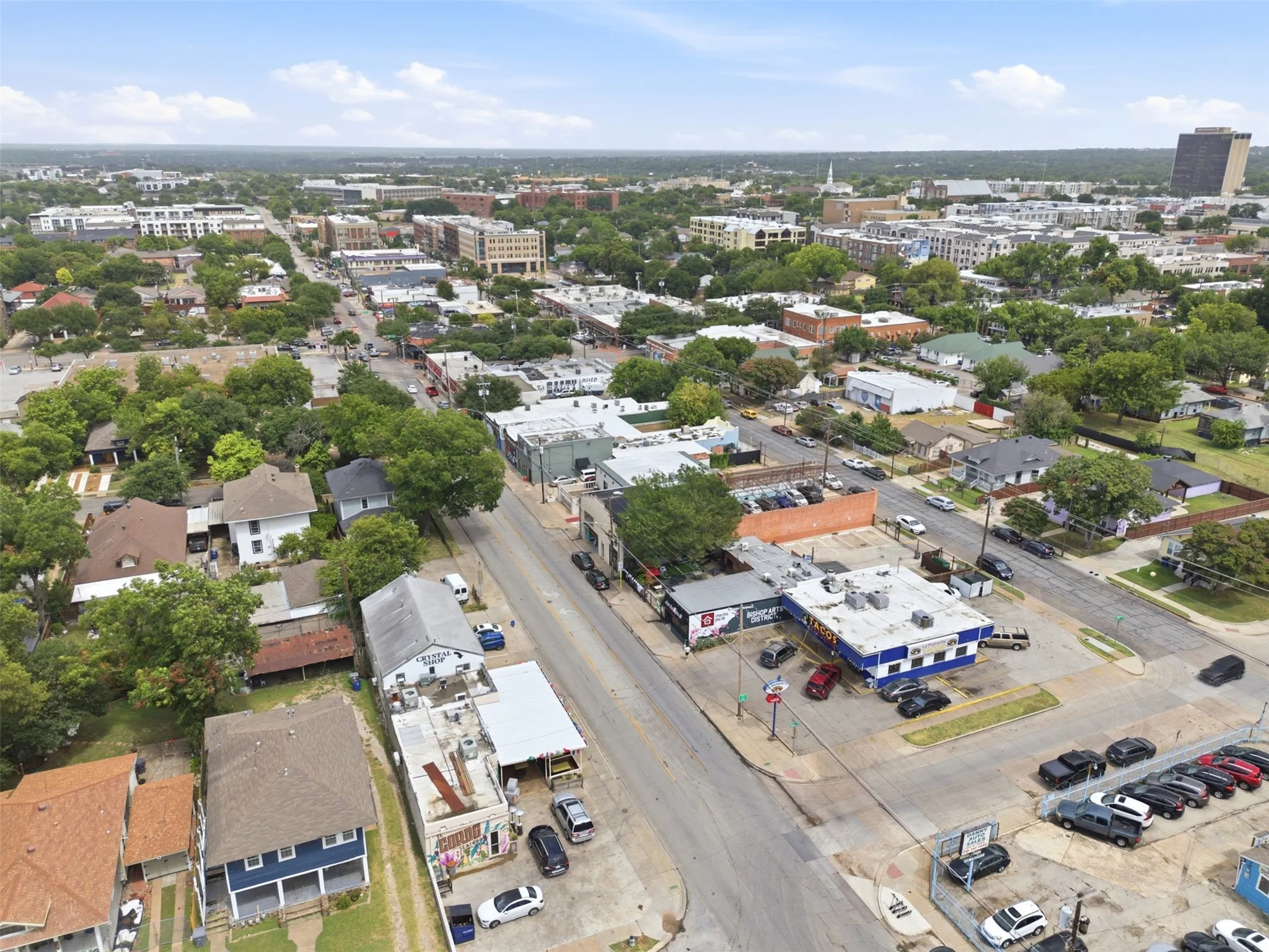 Quadruplex For Sale in Dallas County , 610 Winston Street, Dallas, Texas 75208, 4 Bedroom, 4 Bathroom, Garage spaces, 0 Sqft, built in 1943, Price $850,000, mls#21334312, Real Estate Agent in Dallas, Homes For Sale in Dallas county, Homes For Sale in Dallas, Realtor in Dallas Texas, Real Estate Brokerage Independent Realty Texas, Luminita Cordes Realtor