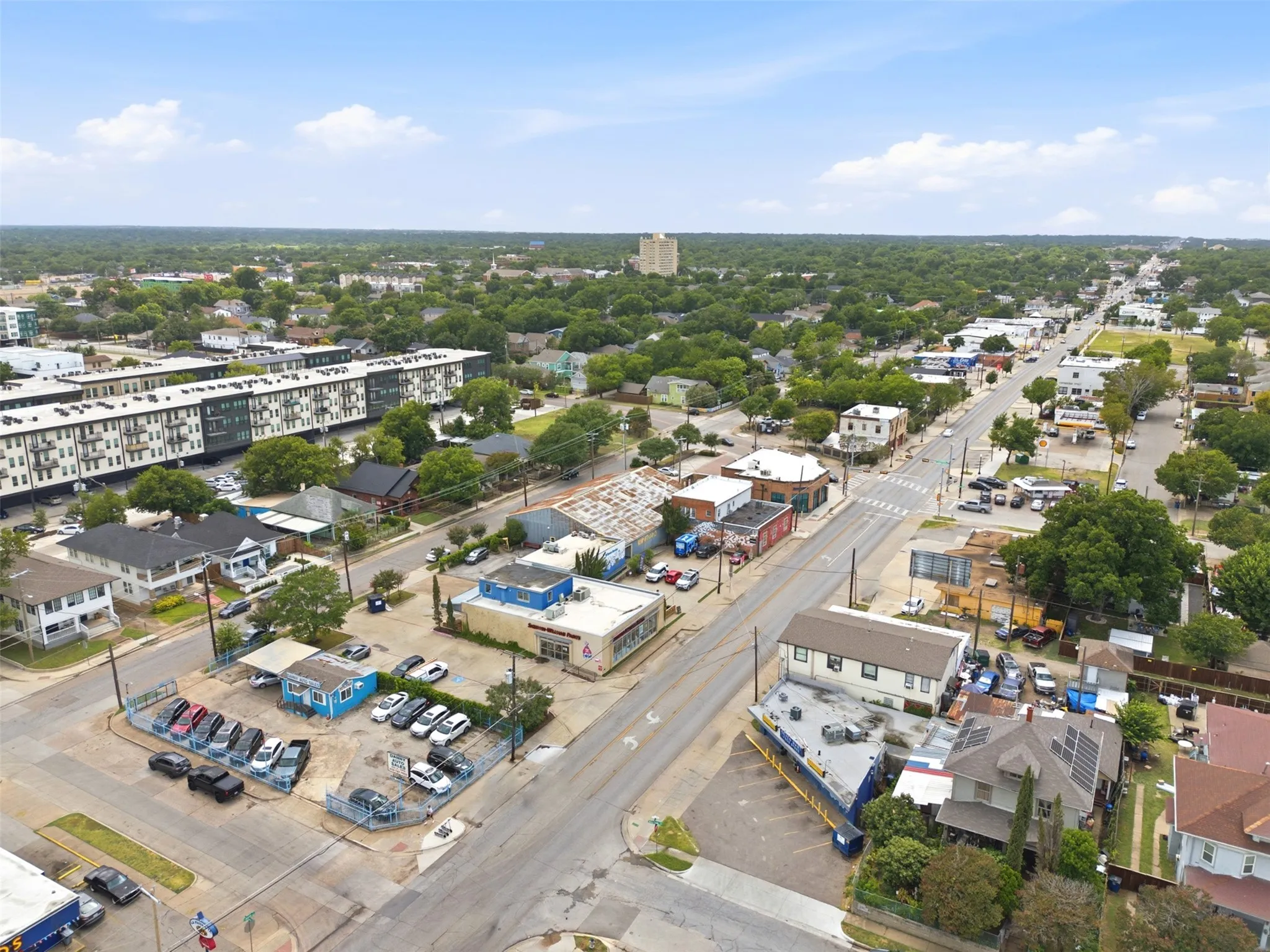 Quadruplex For Sale in Dallas County , 610 Winston Street, Dallas, Texas 75208, 4 Bedroom, 4 Bathroom, Garage spaces, 0 Sqft, built in 1943, Price $850,000, mls#21334312, Real Estate Agent in Dallas, Homes For Sale in Dallas county, Homes For Sale in Dallas, Realtor in Dallas Texas, Real Estate Brokerage Independent Realty Texas, Luminita Cordes Realtor