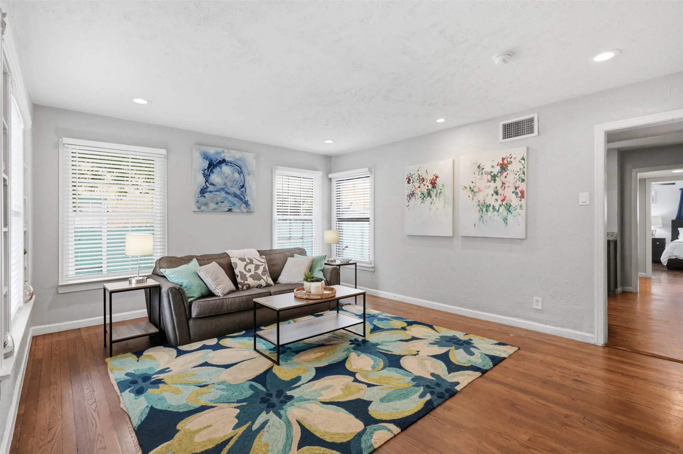 Quadruplex For Sale in Dallas County , 610 Winston Street, Dallas, Texas 75208, 4 Bedroom, 4 Bathroom, Garage spaces, 0 Sqft, built in 1943, Price $850,000, mls#21334312, Real Estate Agent in Dallas, Homes For Sale in Dallas county, Homes For Sale in Dallas, Realtor in Dallas Texas, Real Estate Brokerage Independent Realty Texas, Luminita Cordes Realtor